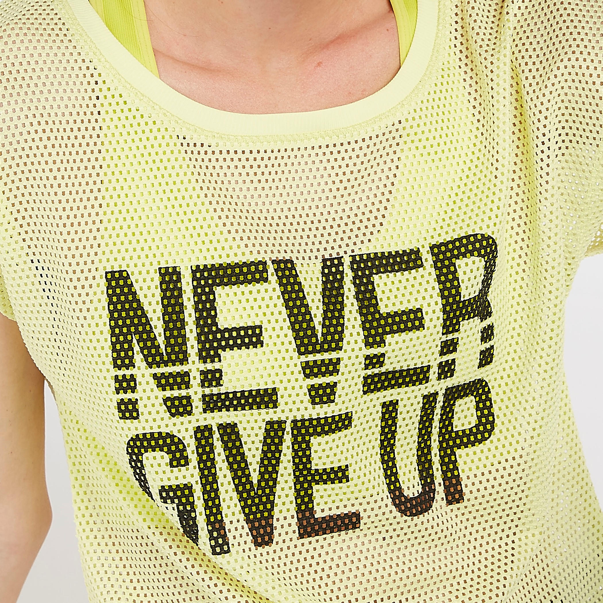 تيشيرت شبكي بياقة مستديرة وأكمام كاب وطبعات-women-clothing-tshirts-image-3