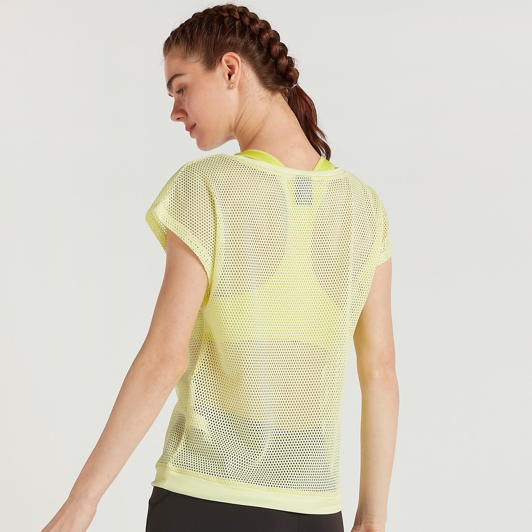 تيشيرت شبكي بياقة مستديرة وأكمام كاب وطبعات-women-clothing-tshirts-image-4