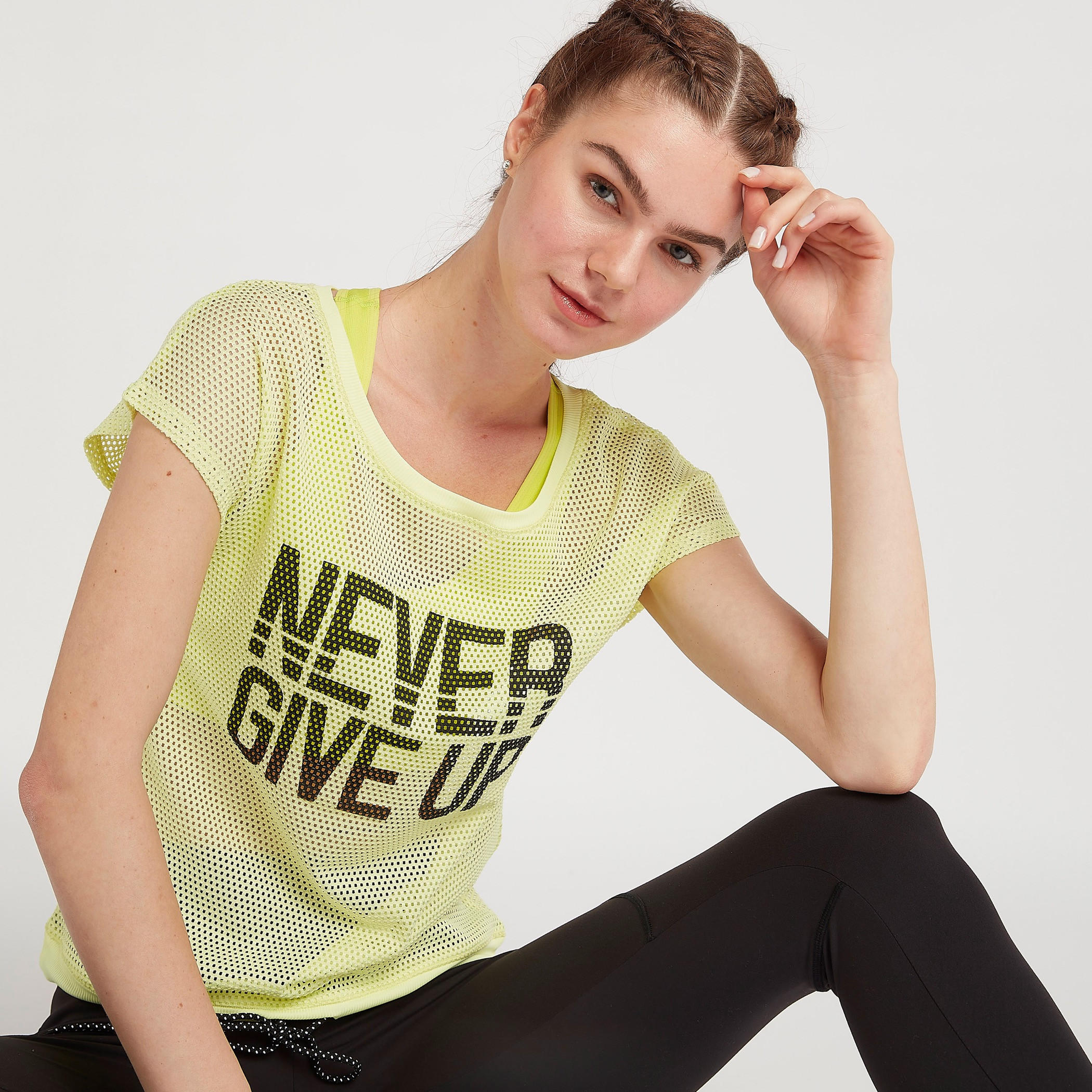 تيشيرت شبكي بياقة مستديرة وأكمام كاب وطبعات-women-clothing-tshirts-image-5