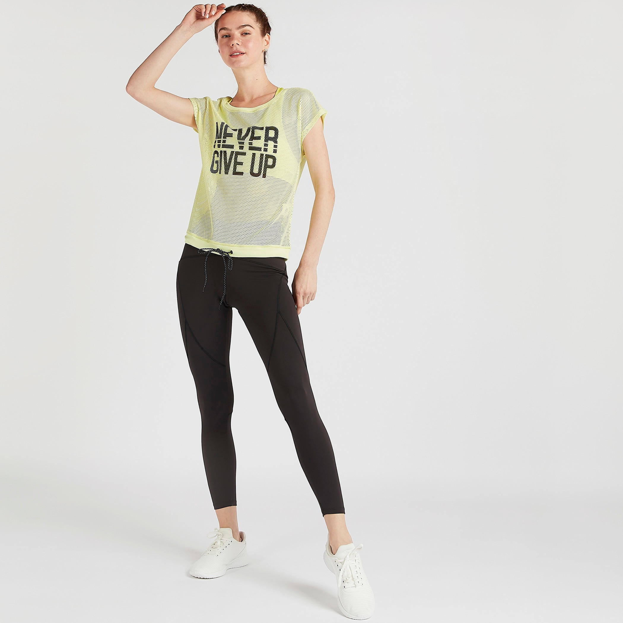 تيشيرت شبكي بياقة مستديرة وأكمام كاب وطبعات-women-clothing-tshirts-image-6