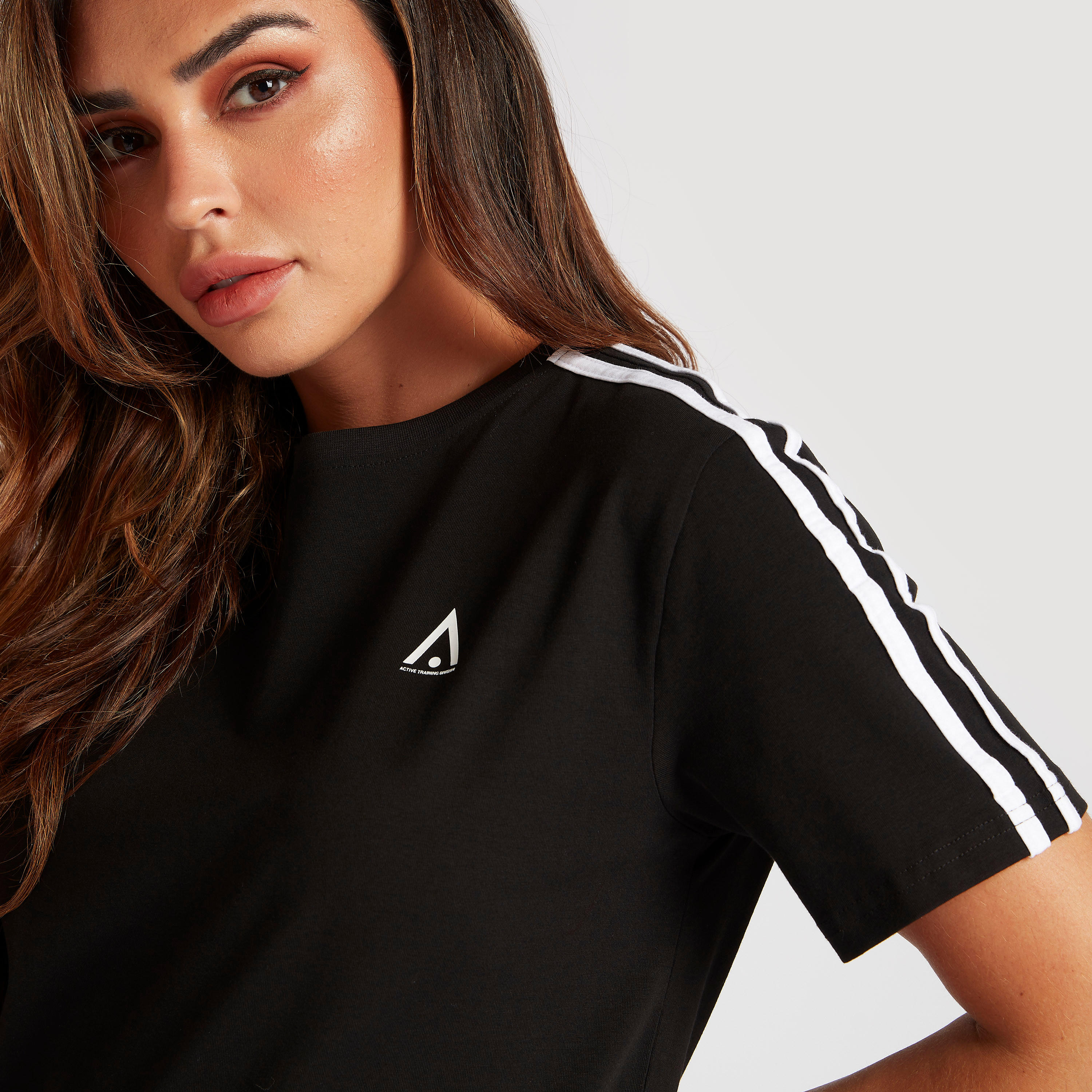 تيشيرت سادة بياقة ضيّقة وأكمام قصيرة-women-clothing-sportswearandactivewear-tshirtsandvests-image-3