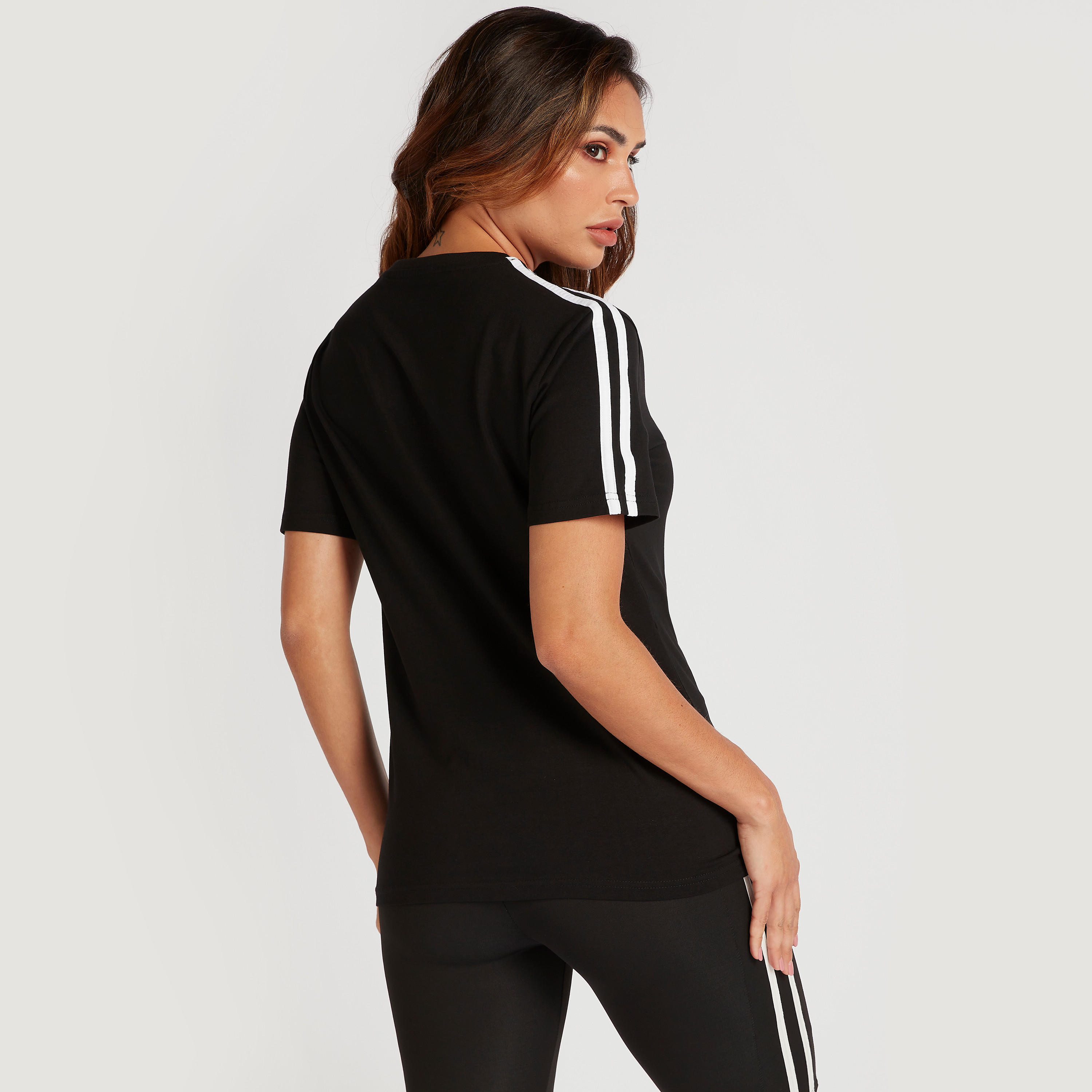 تيشيرت سادة بياقة ضيّقة وأكمام قصيرة-women-clothing-sportswearandactivewear-tshirtsandvests-image-2