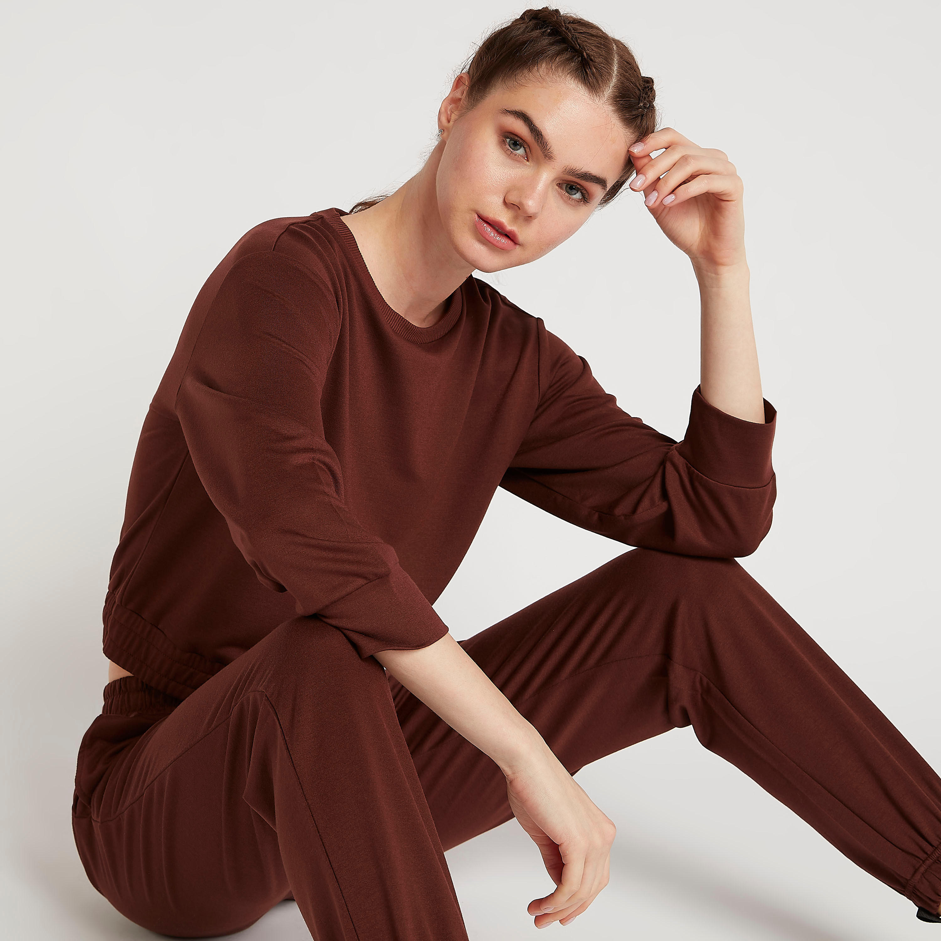 سويت شيرت سادة بأكمام طويلة وأطراف مطّاطيّة-women-clothing-sportswearandactivewear-hoodiesandsweatshirts-image-5