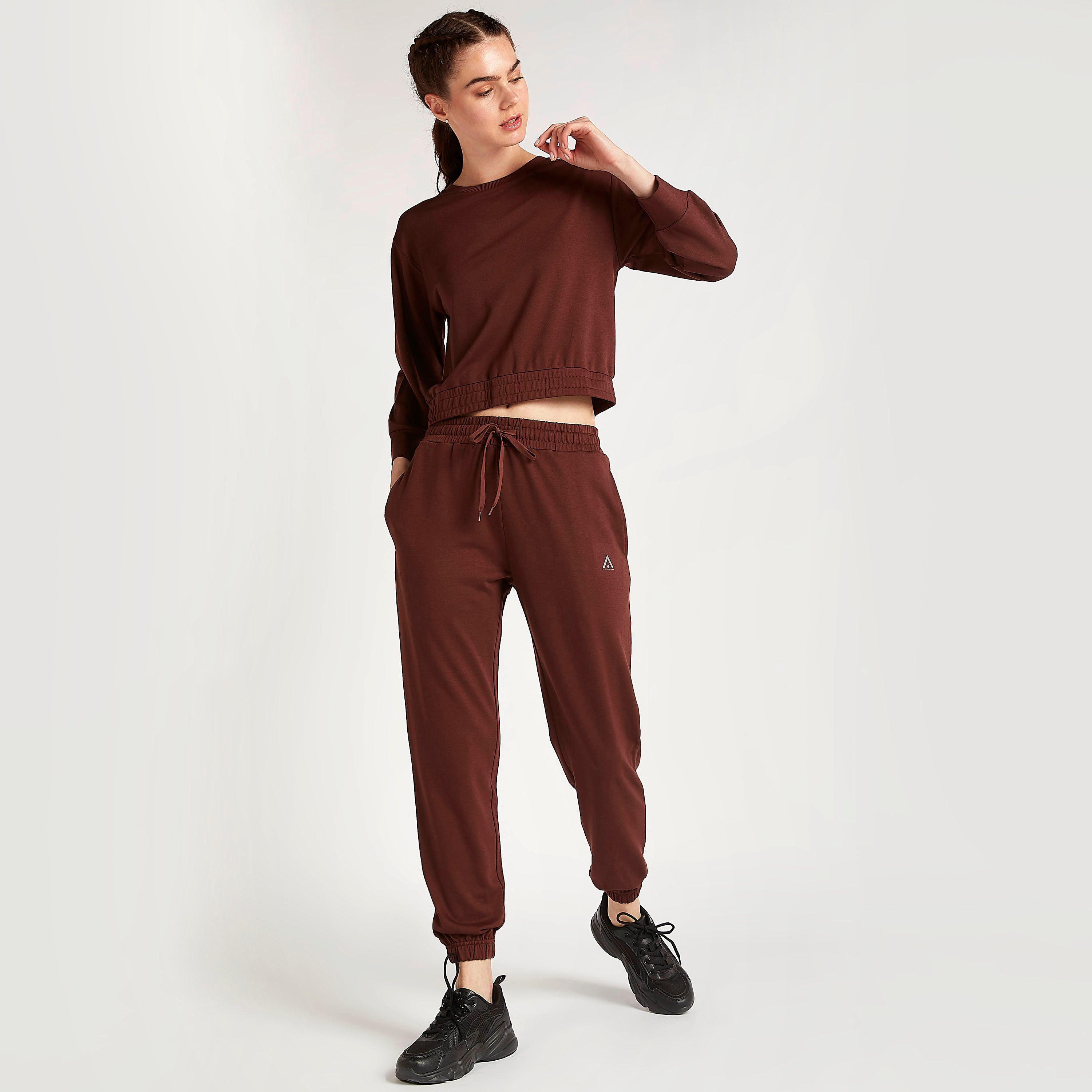 سويت شيرت سادة بأكمام طويلة وأطراف مطّاطيّة-women-clothing-sportswearandactivewear-hoodiesandsweatshirts-image-4