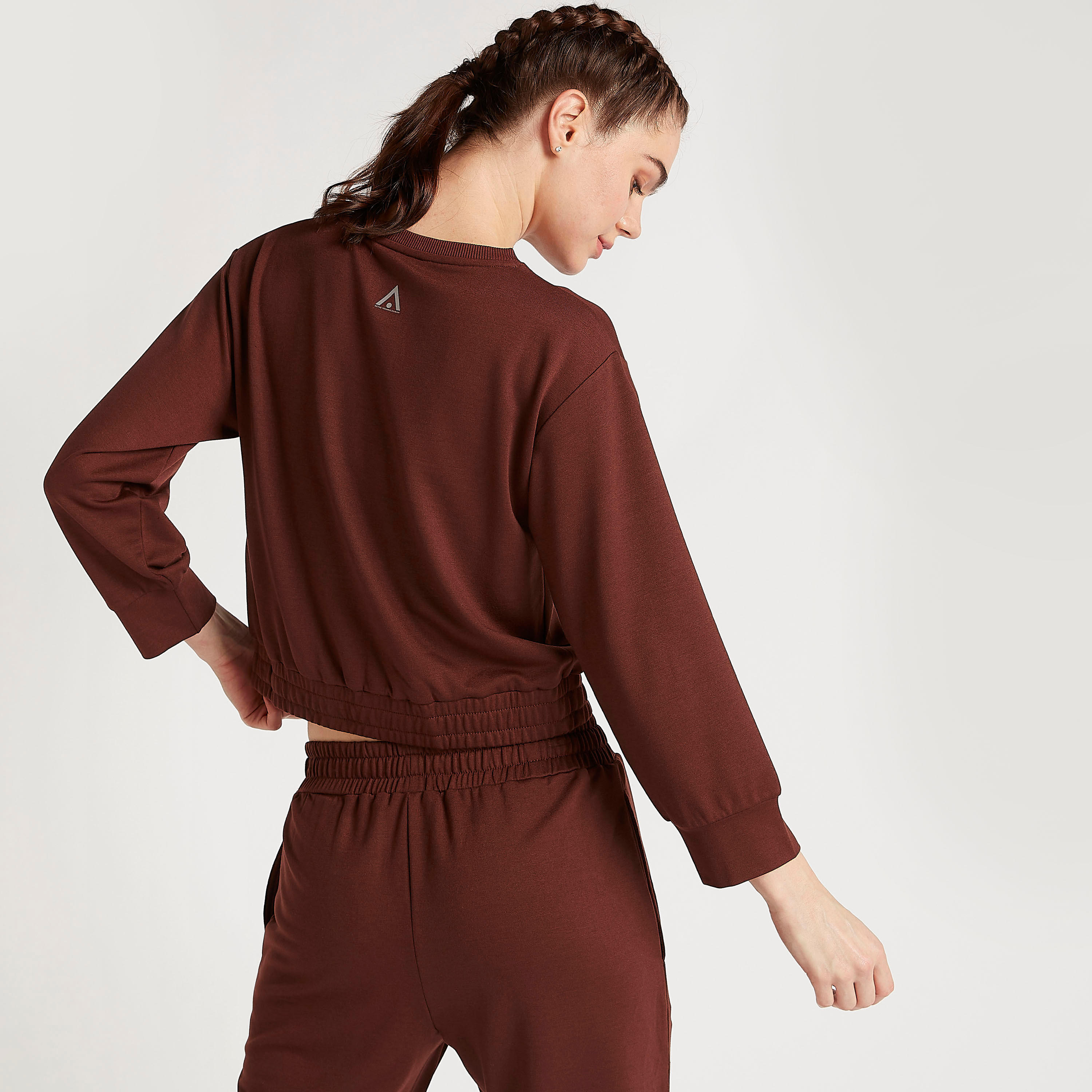 سويت شيرت سادة بأكمام طويلة وأطراف مطّاطيّة-women-clothing-sportswearandactivewear-hoodiesandsweatshirts-image-1