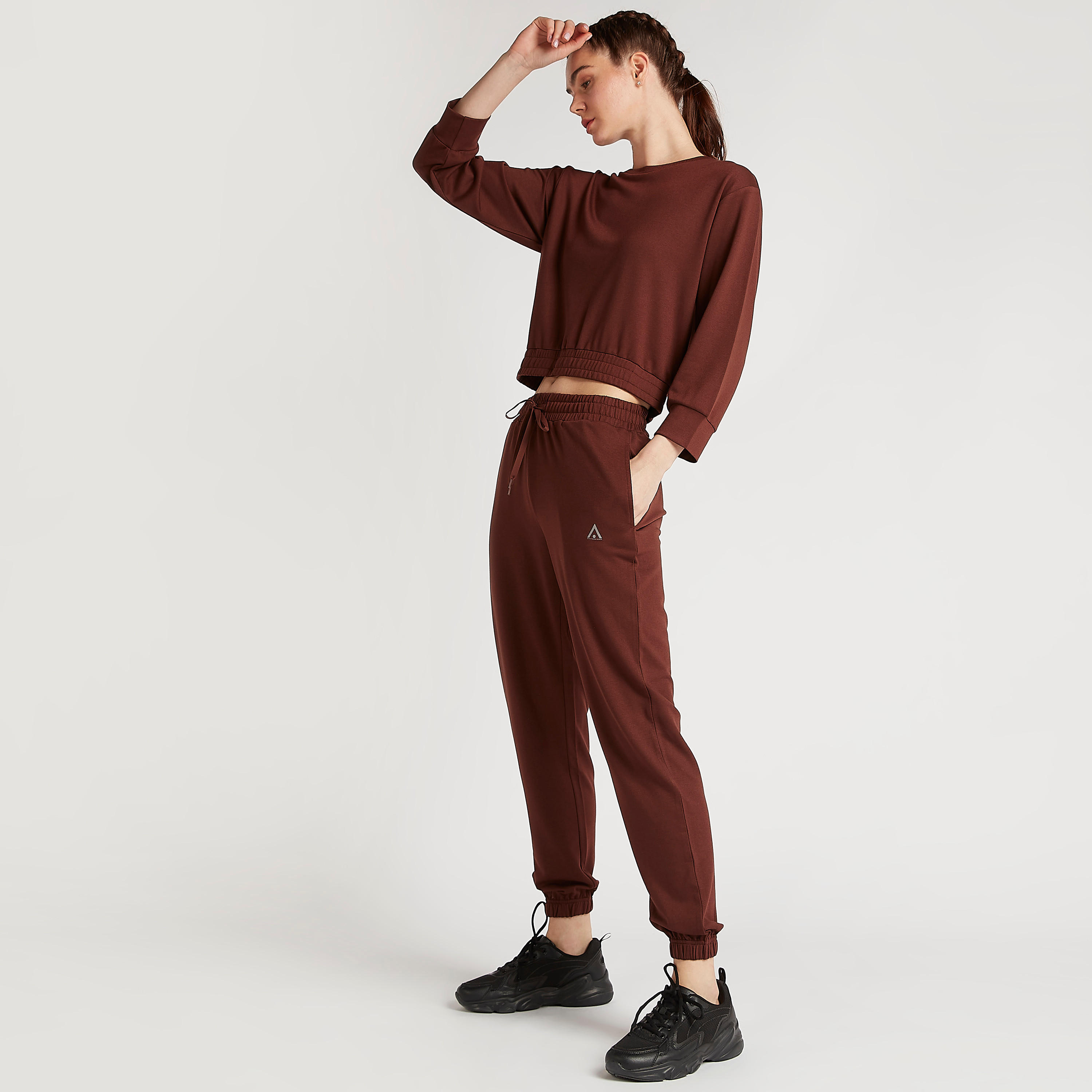 بنطلون رياضي سادة بجيوب وخصر مطّاطي-women-clothing-sportswearandactivewear-bottoms-image-1