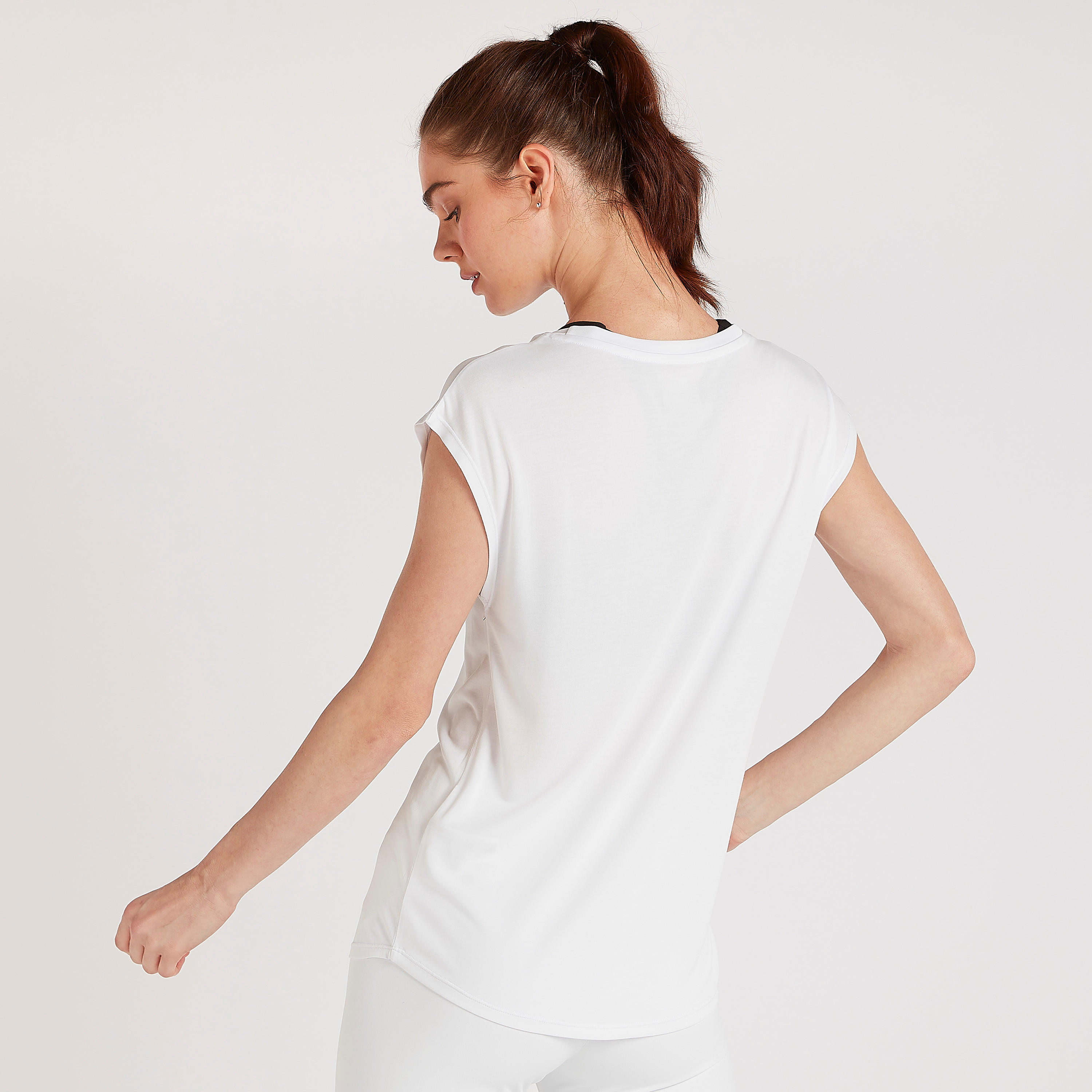تيشيرت بأكمام كاب وطبعات-women-clothing-sportswearandactivewear-tshirtsandvests-image-1