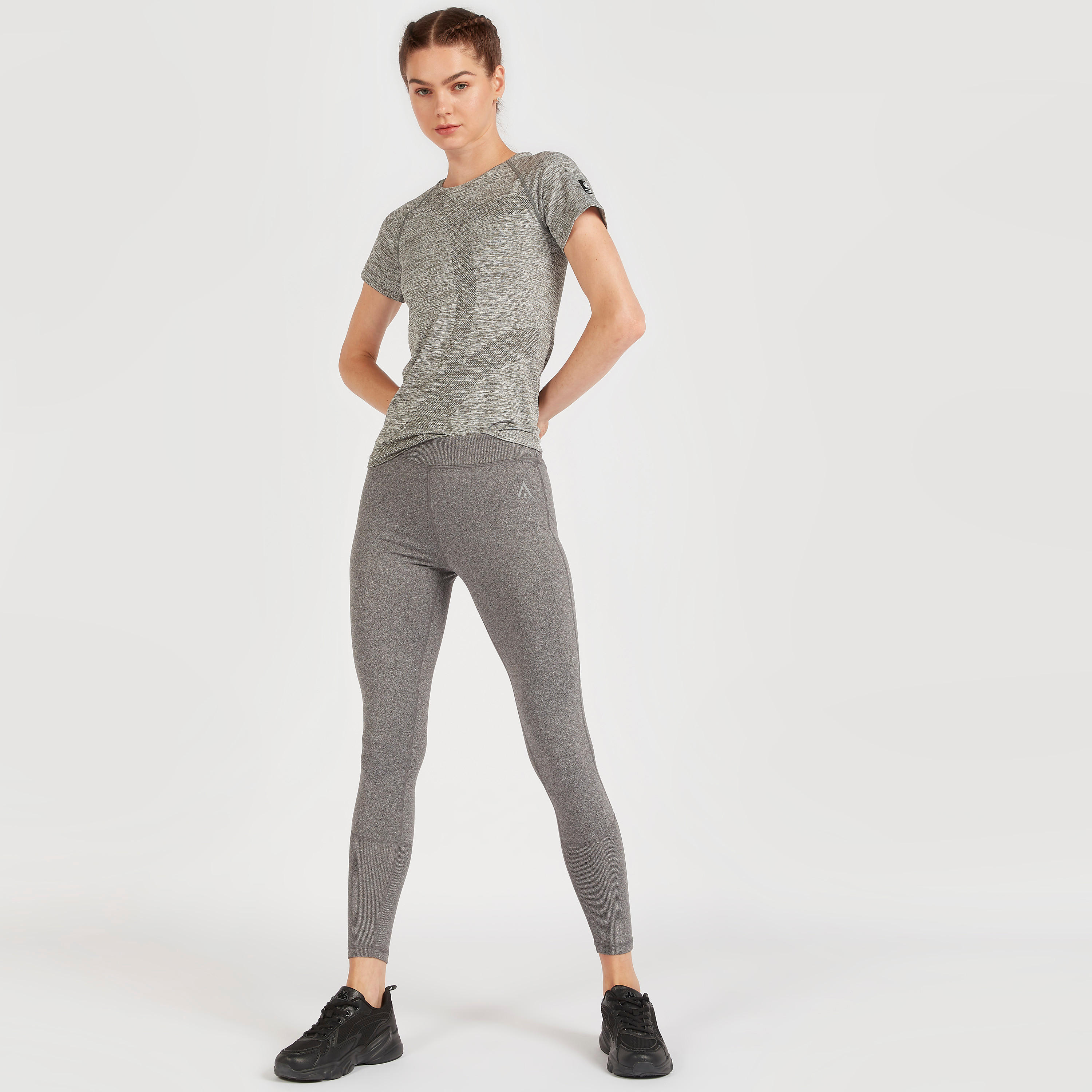 بنطلون ليقنز سادة بحزام خصر مطّاطي-women-clothing-bottoms-leggings-image-4