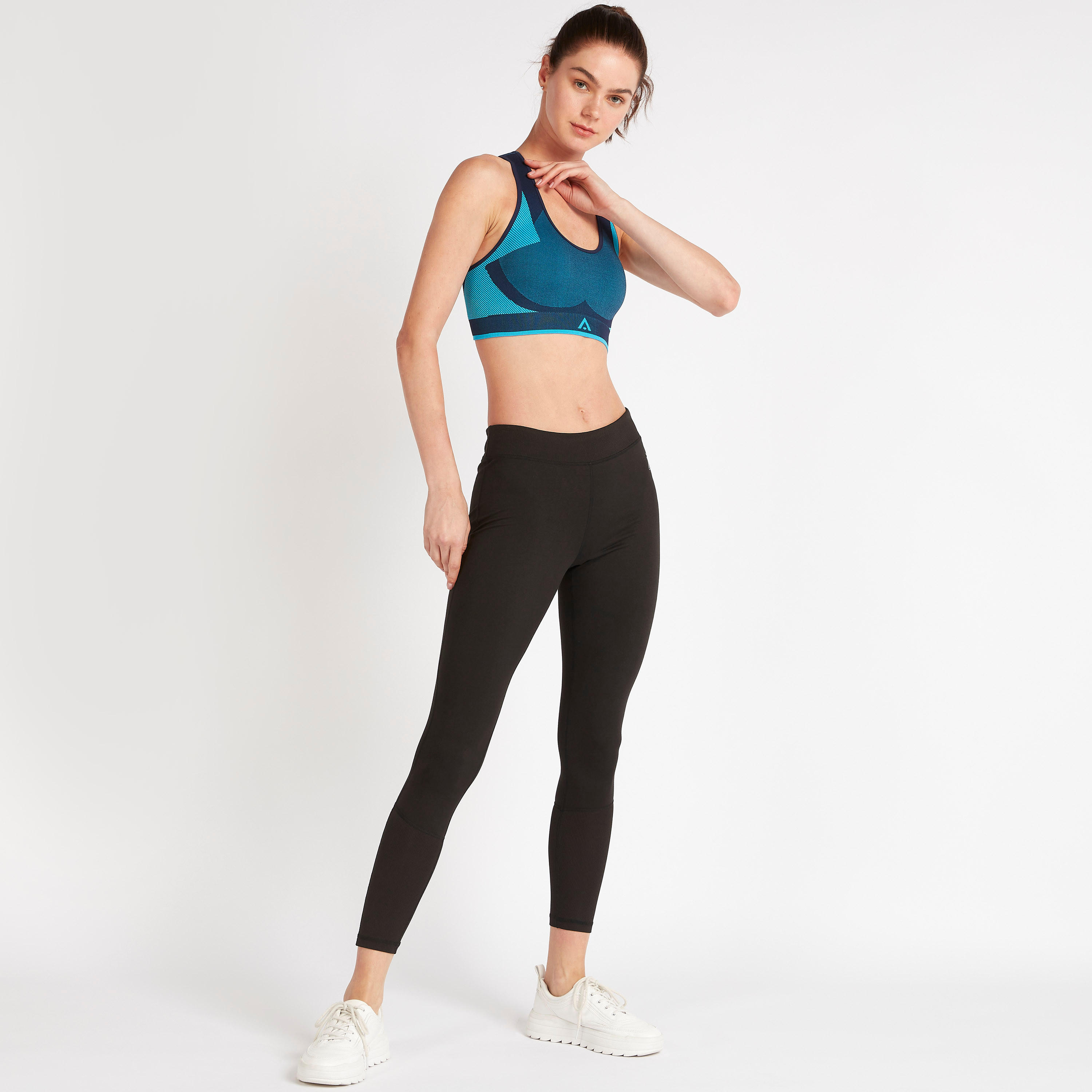 صدريّة رياضيّة بياقة عميقة وتصميم متقاطع من الخلف وطبعات-sports-women-clothing-sportsbras-image-2