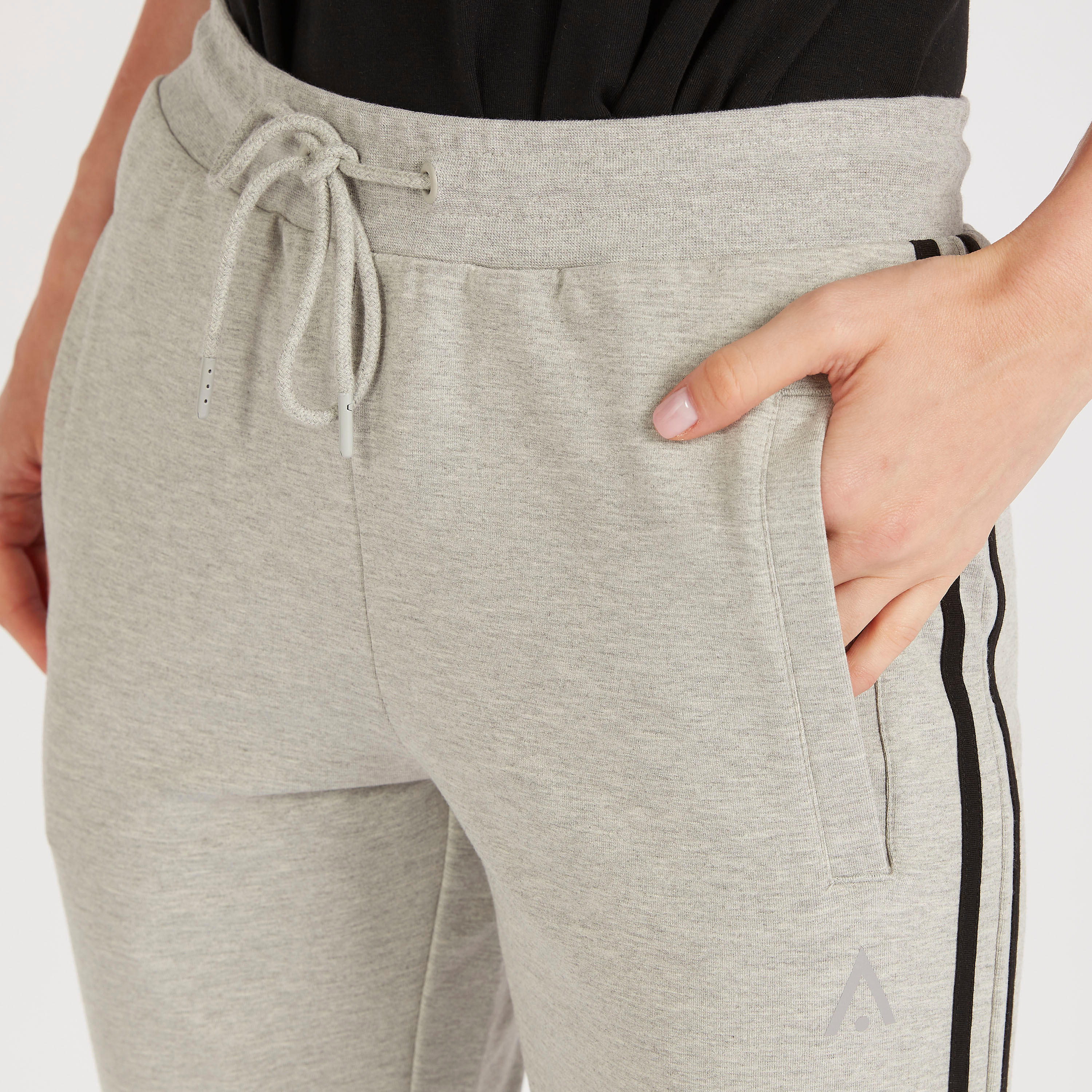 بنطلون رياضي سادة بجيوب وتفاصيل شريطة-women-clothing-sportswearandactivewear-bottoms-image-3