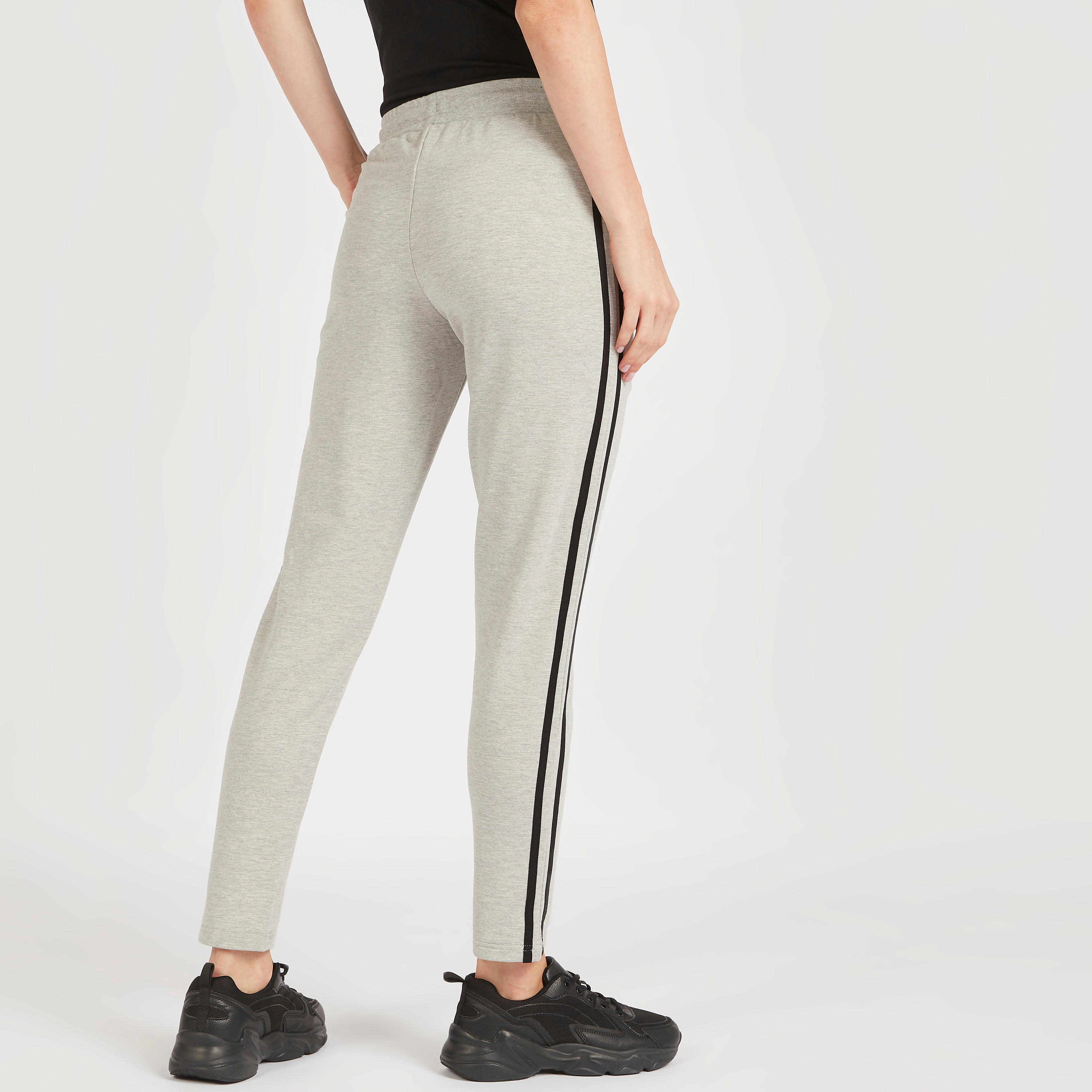 بنطلون رياضي سادة بجيوب وتفاصيل شريطة-women-clothing-sportswearandactivewear-bottoms-image-4