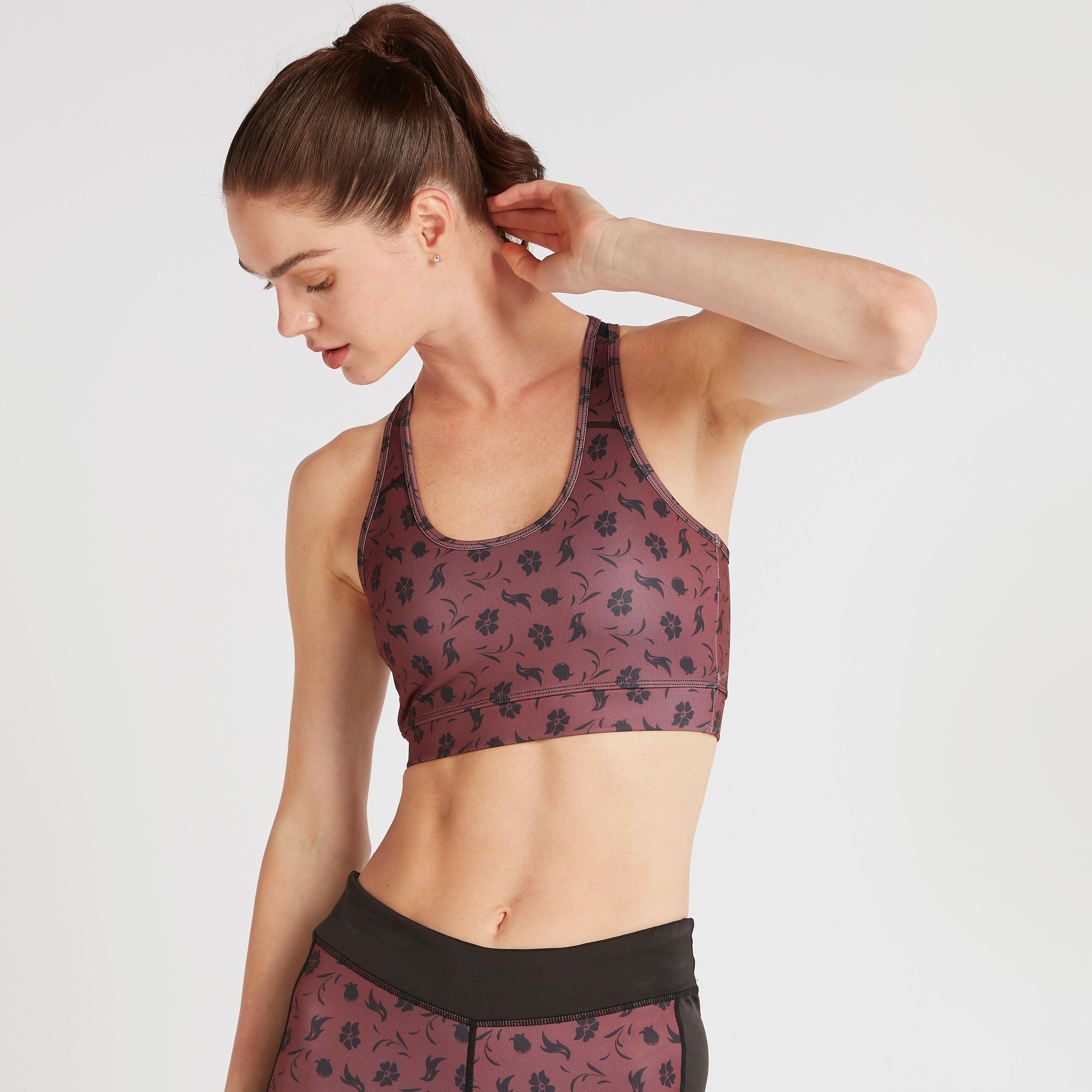 صدرية رياضية بتصميم متقاطع بتفاصيل شبكيّة من الخلف وطبعات-sports-women-clothing-sportsbras-image-1