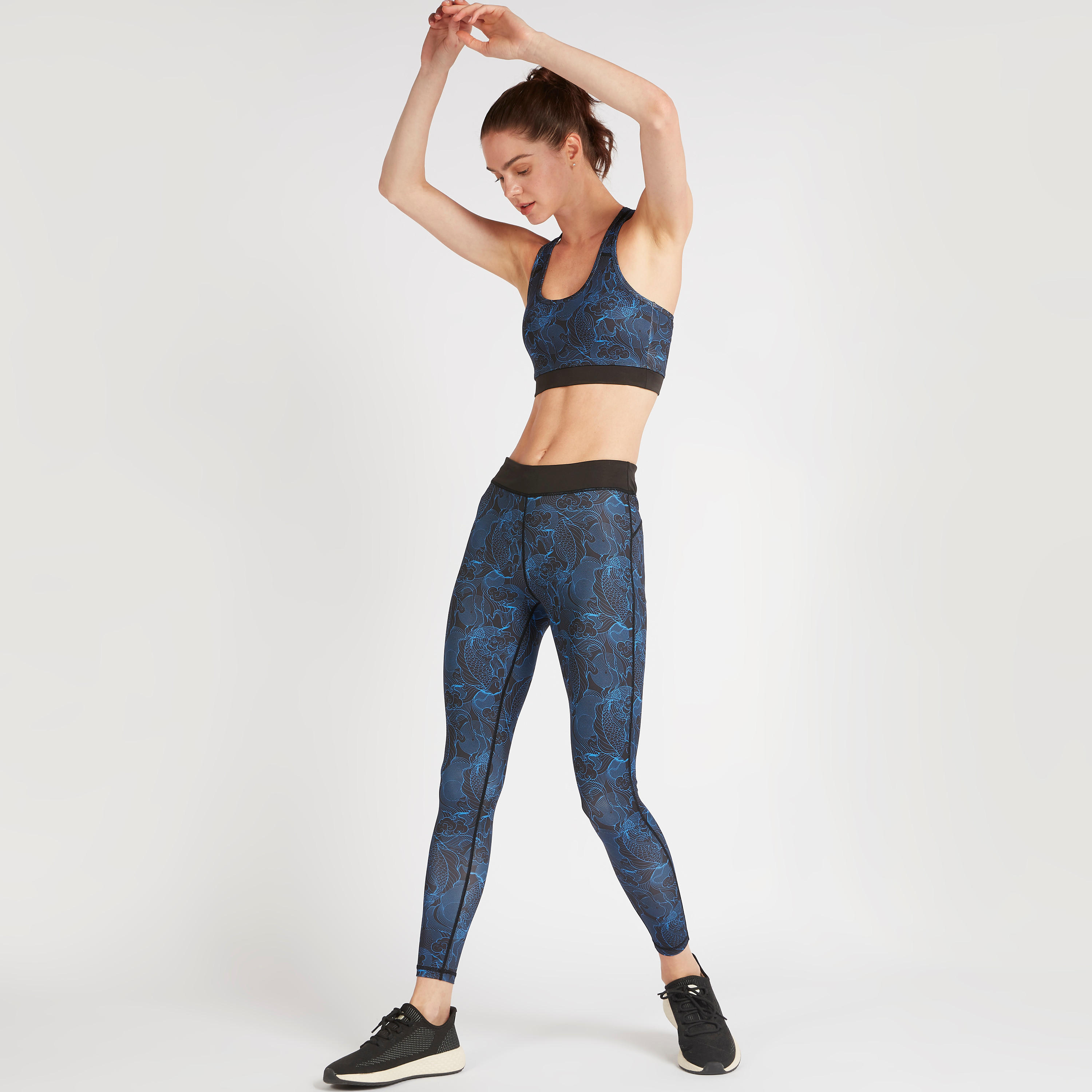 صدرية رياضية بياقة عميقة وتصميم متقاطع بتفاصيل شبكيّة من الخلف وطبعات-sports-women-clothing-sportsbras-image-2