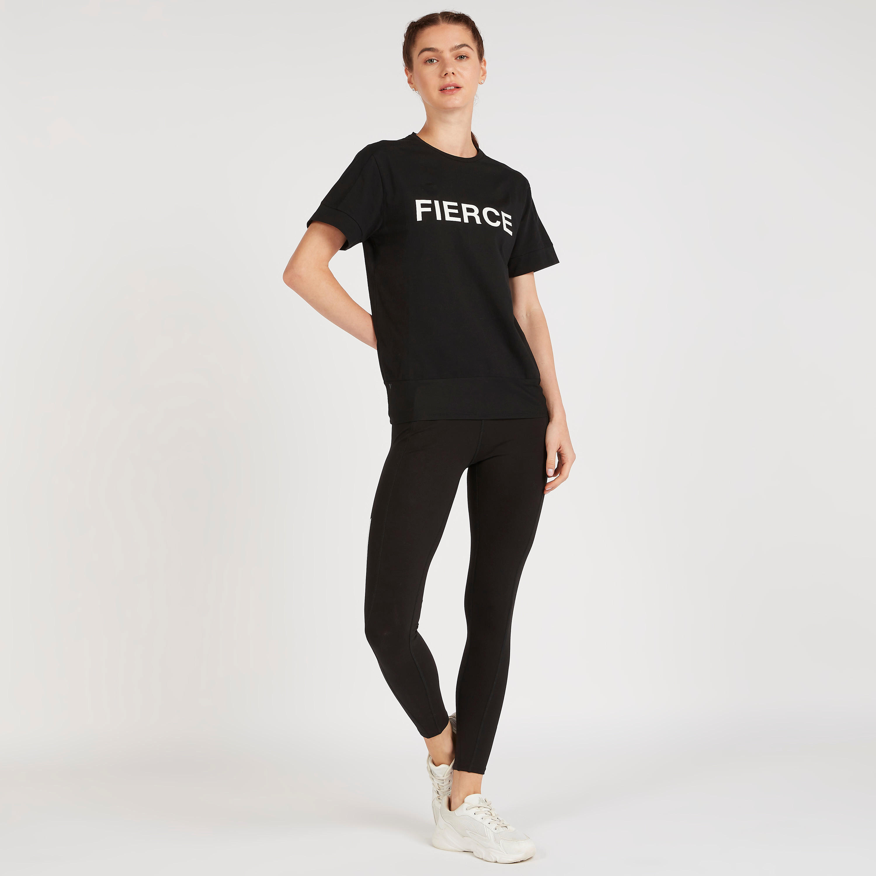 تيشيرت بياقة ضيّقة وأكمام قصيرة وطبعات-women-clothing-sportswearandactivewear-tshirtsandvests-image-2