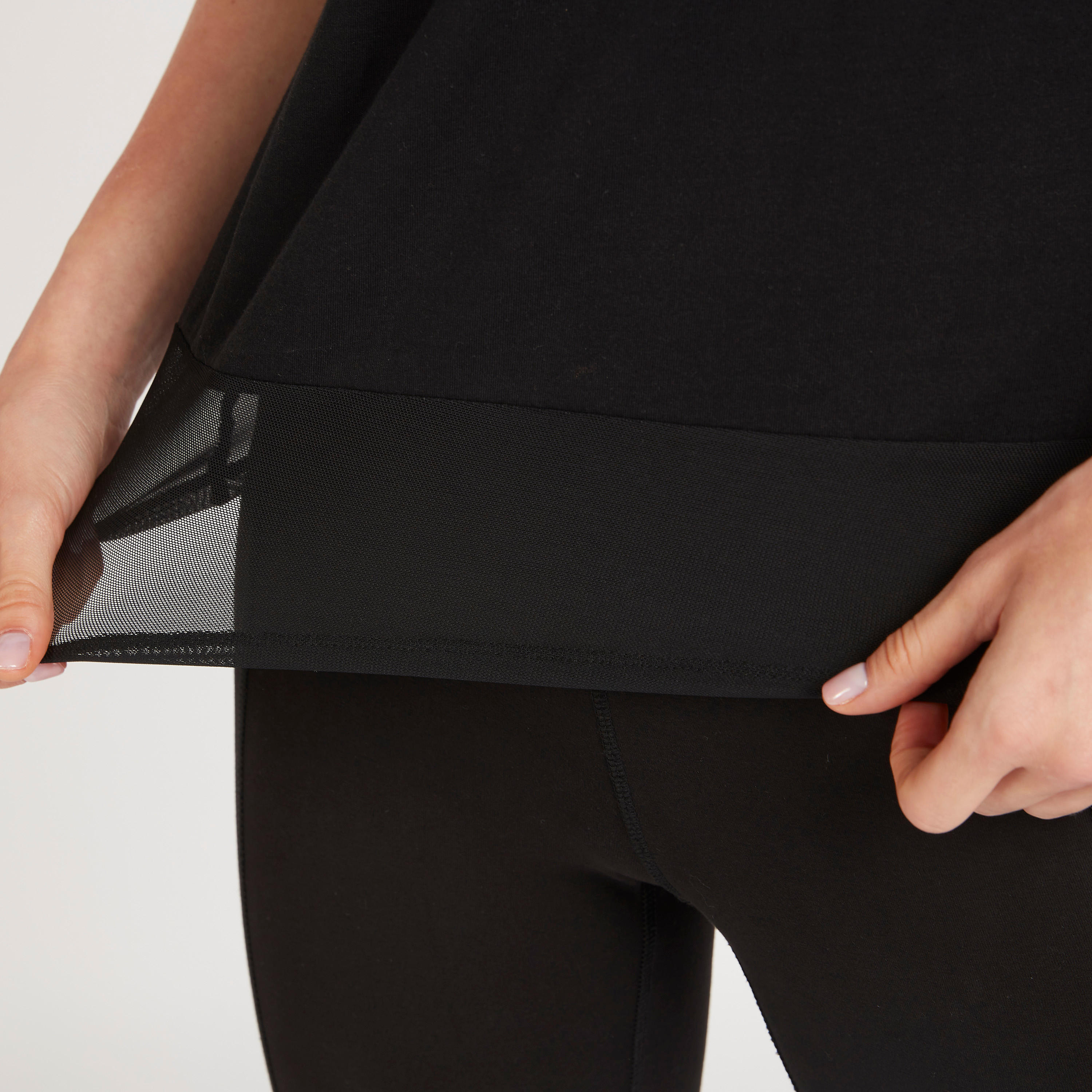 تيشيرت بياقة ضيّقة وأكمام قصيرة وطبعات-women-clothing-sportswearandactivewear-tshirtsandvests-image-6
