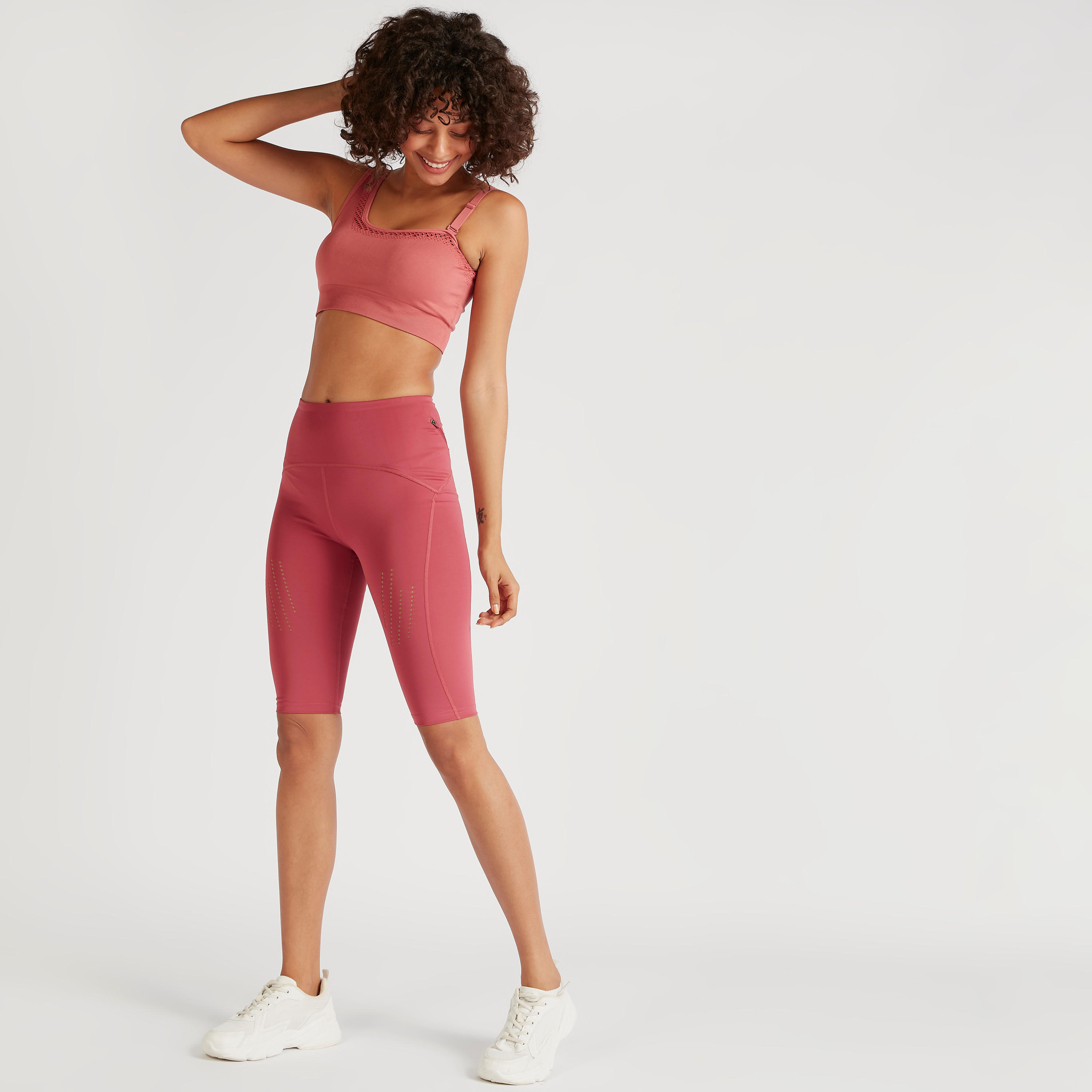 شورت سادة بتفاصيل تصاميم مفرّغة-women-clothing-sportswearandactivewear-bottoms-image-4