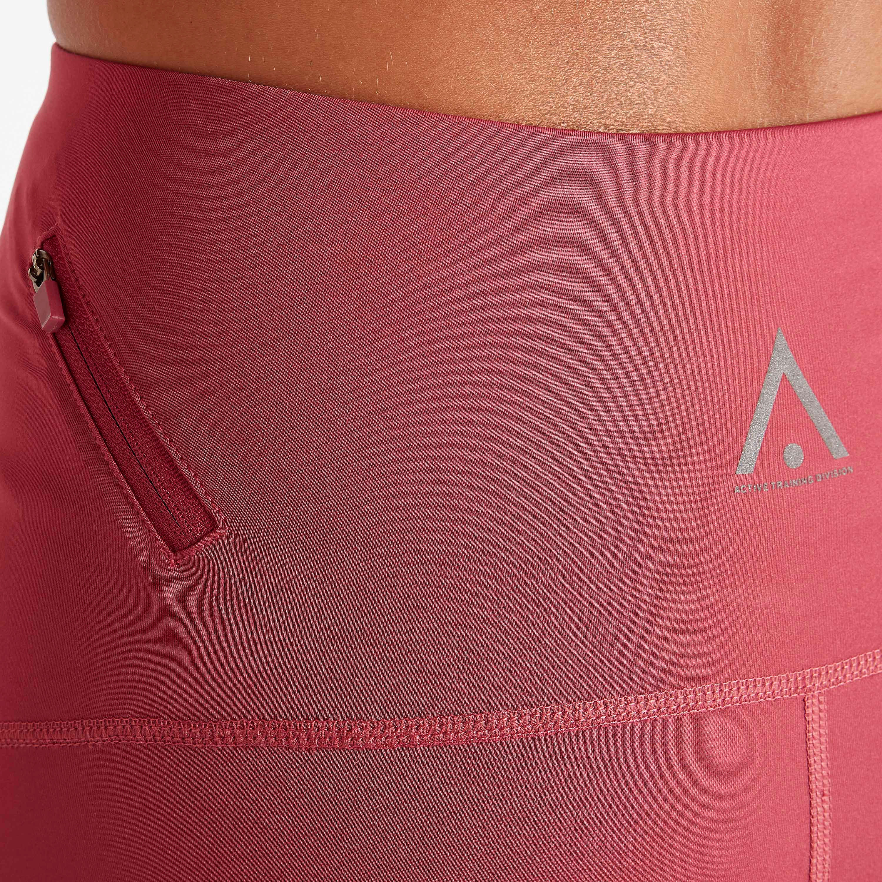 شورت سادة بتفاصيل تصاميم مفرّغة-women-clothing-sportswearandactivewear-bottoms-image-3