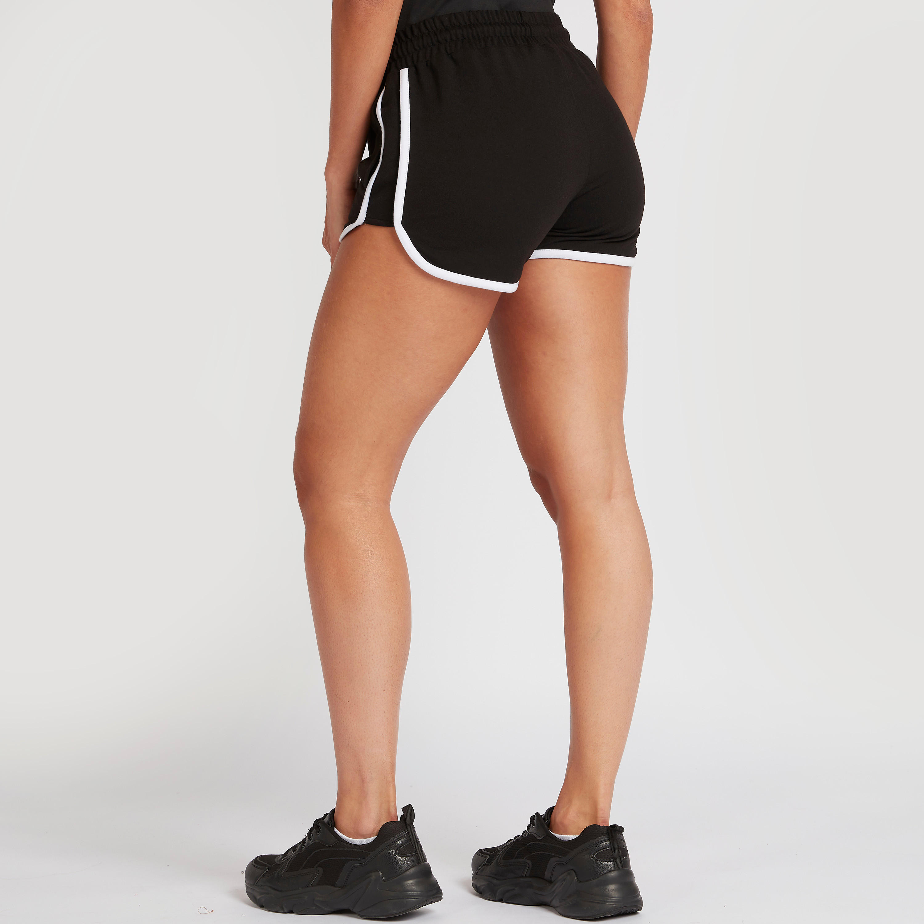 شورت سادة برباط إغلاق وجيوب-women-clothing-bottoms-shorts-image-1