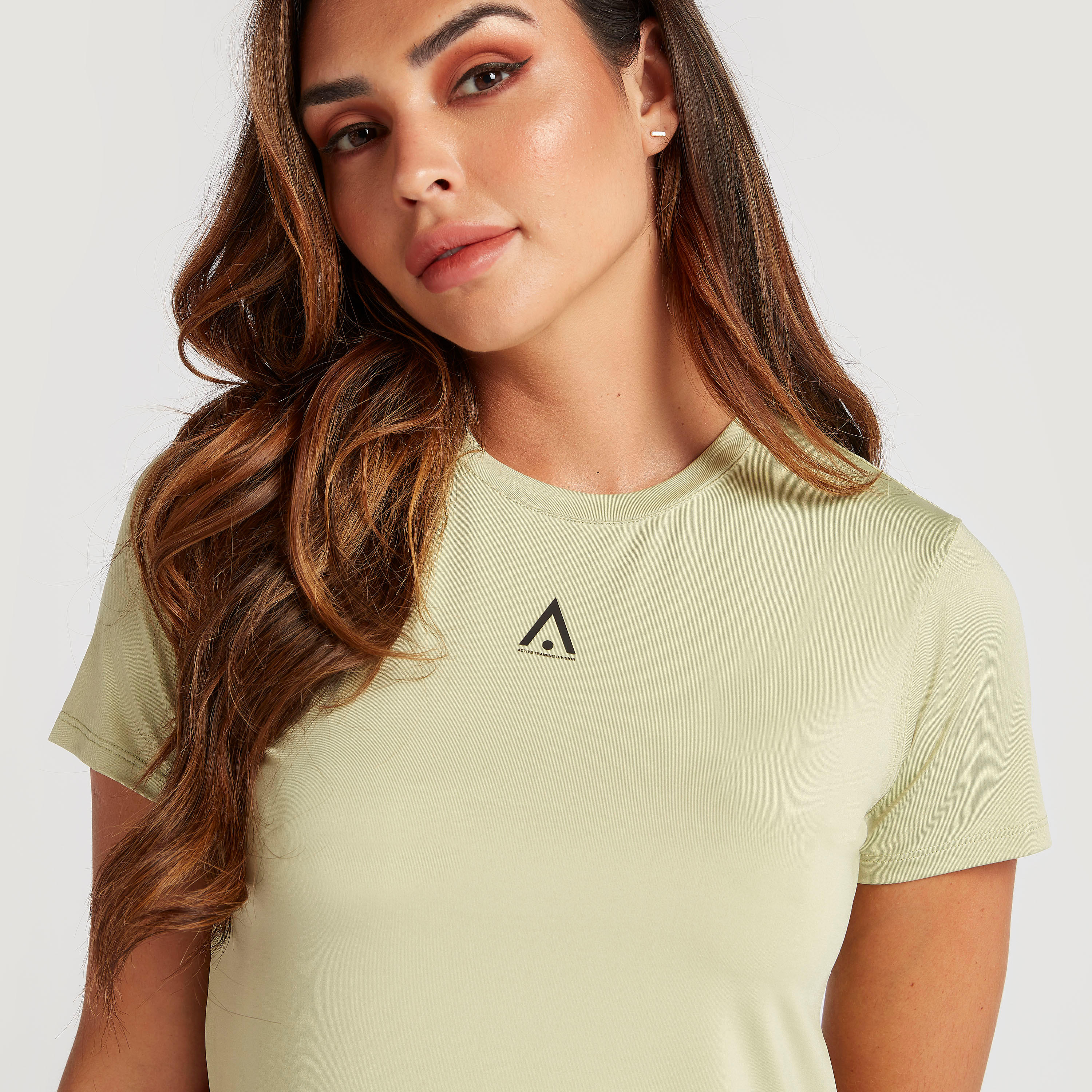 تيشيرت سادة بياقة ضيّقة وأكمام قصيرة-women-clothing-sportswearandactivewear-tshirtsandvests-image-2