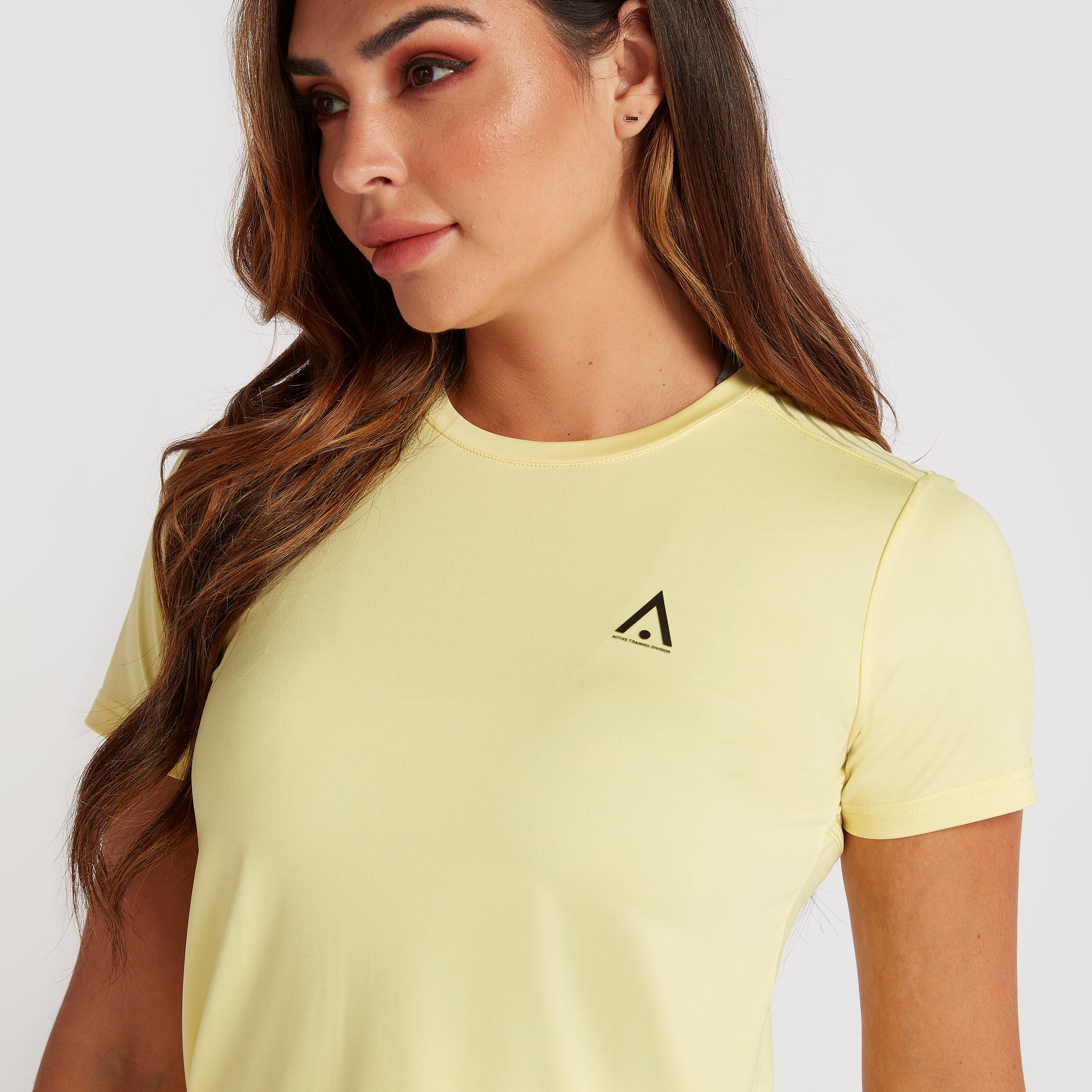 تيشيرت سادة بياقة ضيّقة وأكمام قصيرة-women-clothing-sportswearandactivewear-tshirtsandvests-image-2