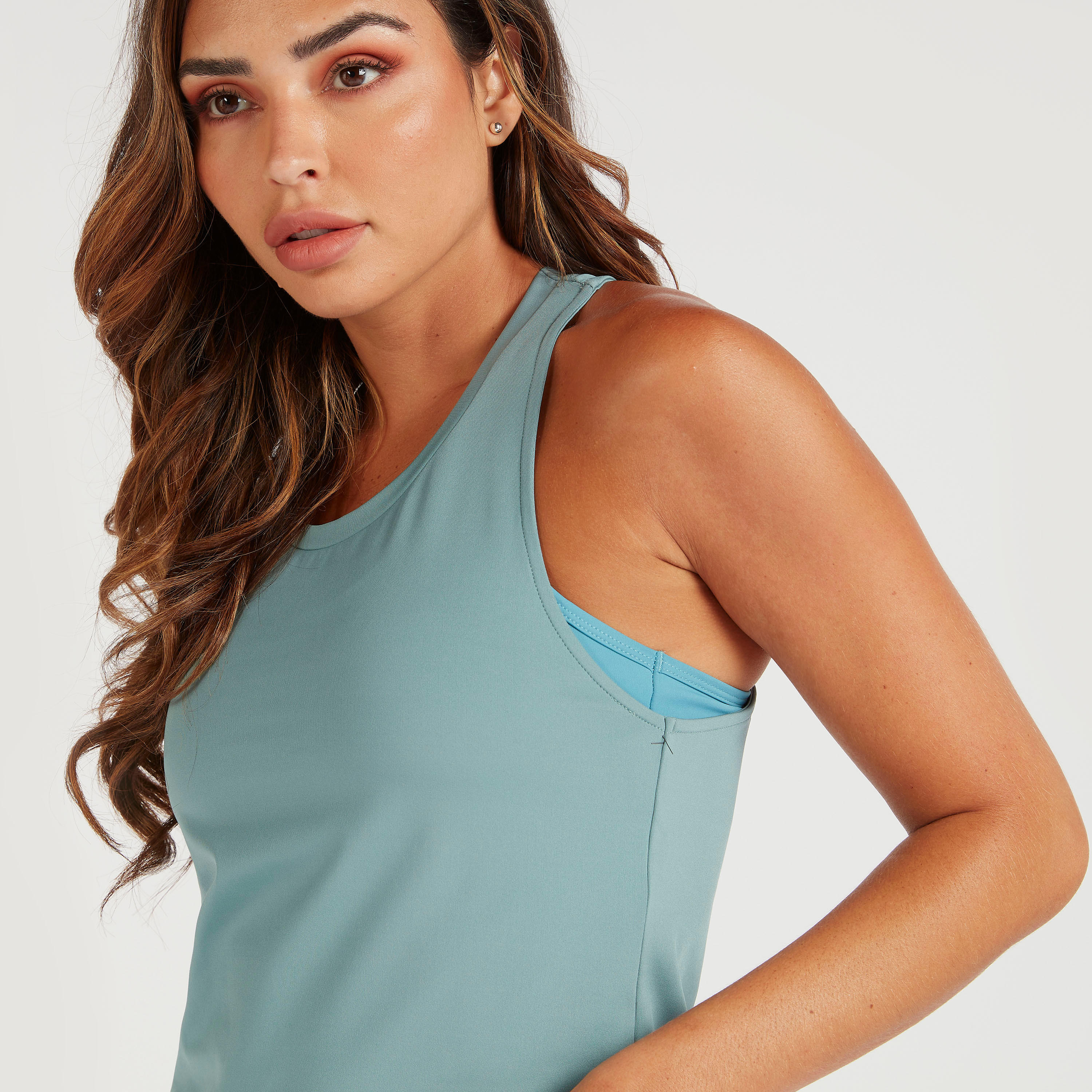 فيست سادة بدون أكمام بظهر ريسر وياقة عميقة-women-clothing-sportswearandactivewear-tshirtsandvests-image-3
