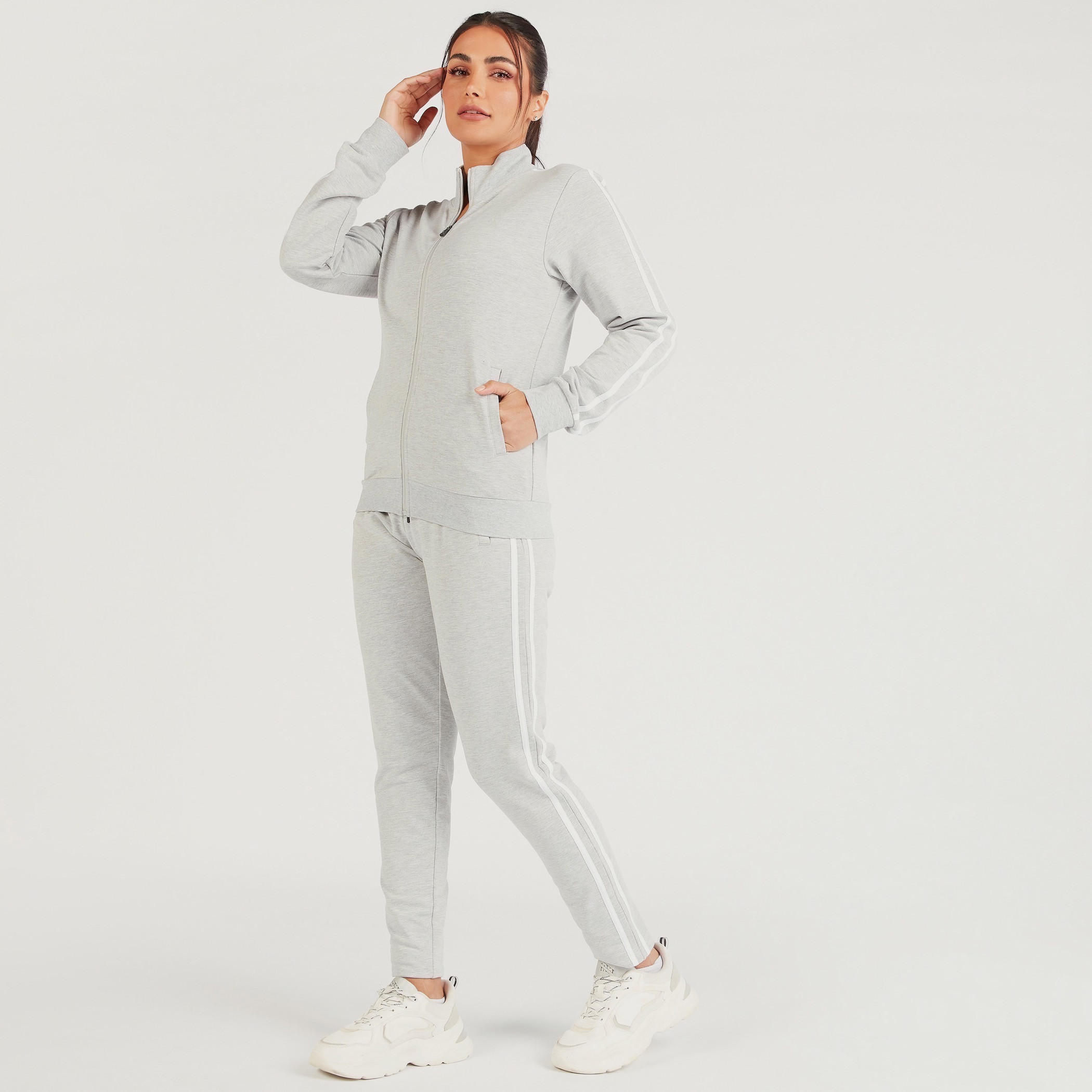 Solid Zip Through Jacket with Long Sleeves and Pockets-women-clothing-sportswearandactivewear-coatsandjackets-jackets-image-2