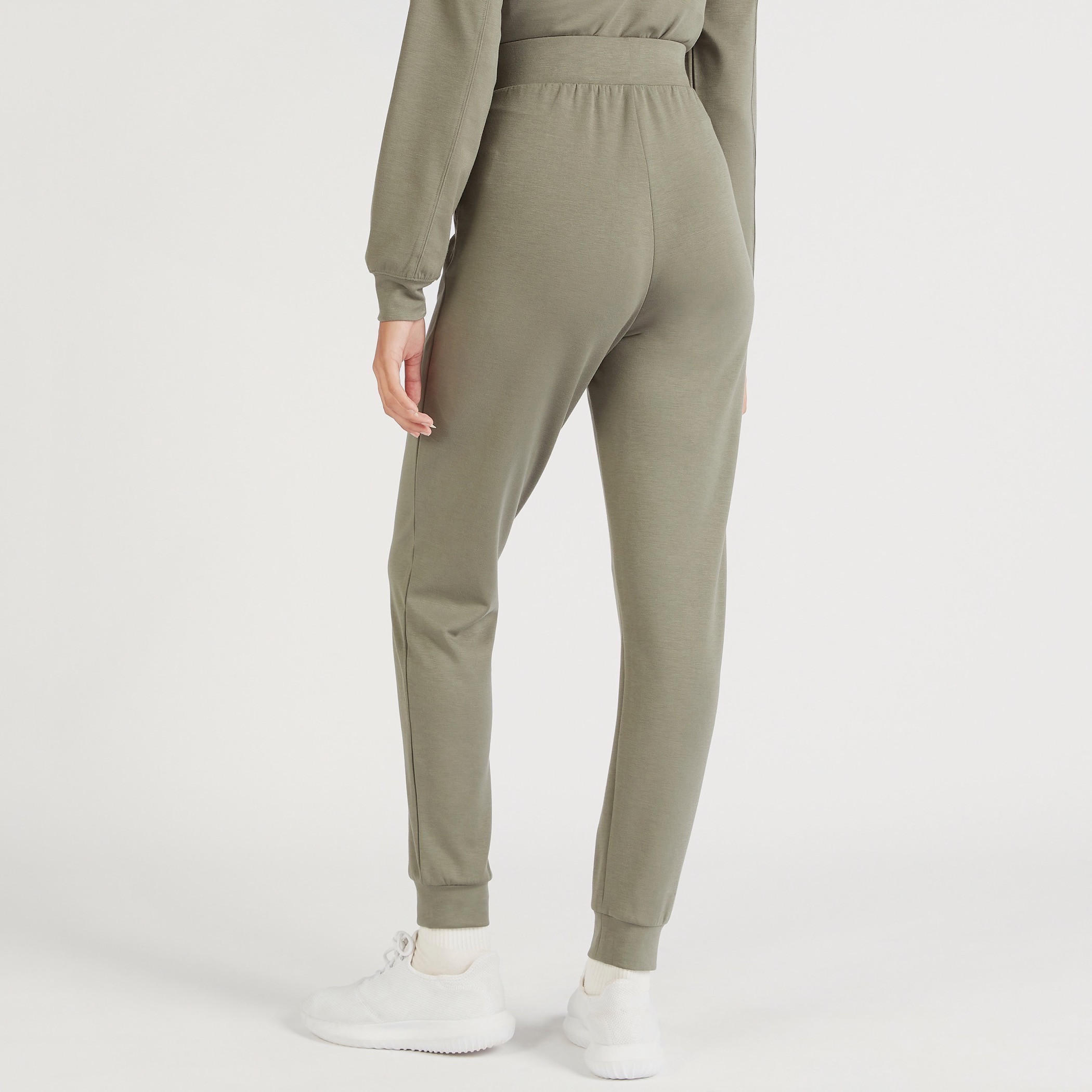 بنطلون رياضي سادة بخصر مطّاطي وجيوب-women-clothing-sportswearandactivewear-bottoms-image-4
