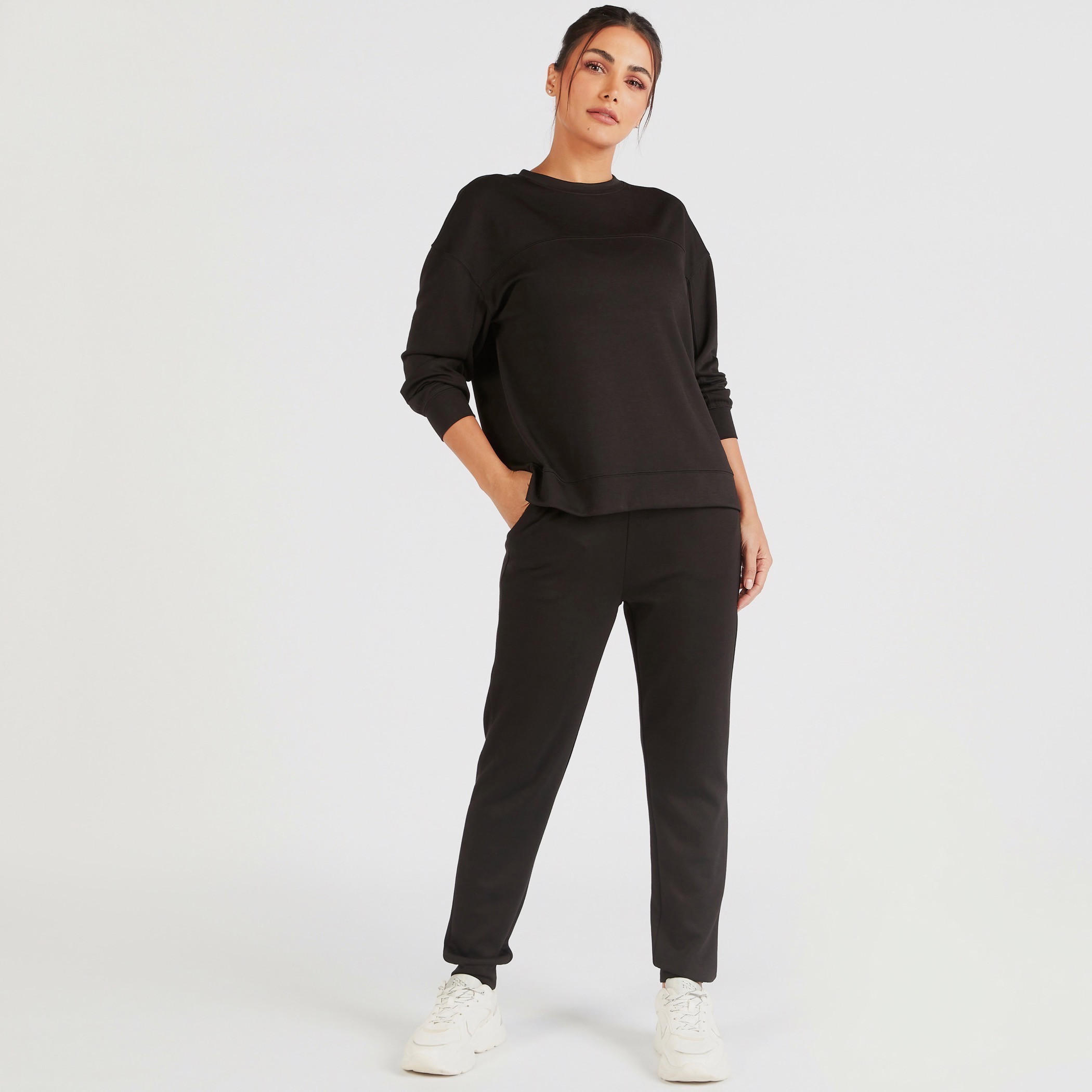 سويت شيرت سادة بياقة ضيّقة وأكمام طويلة-women-clothing-sportswearandactivewear-hoodiesandsweatshirts-image-2
