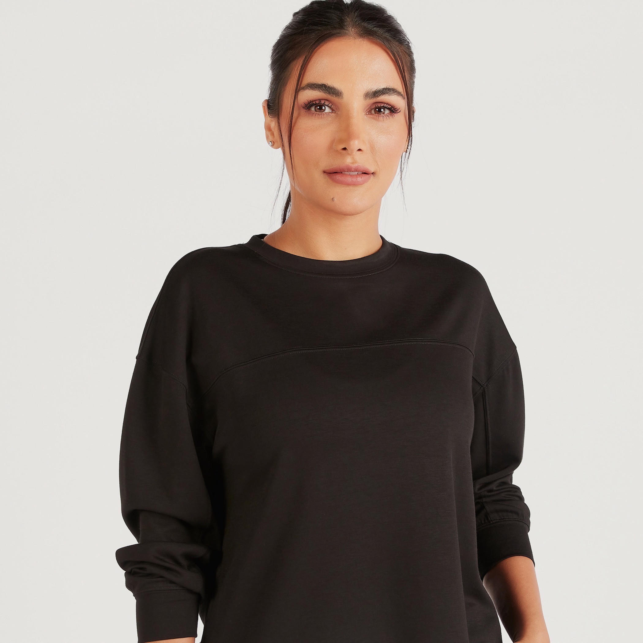 سويت شيرت سادة بياقة ضيّقة وأكمام طويلة-women-clothing-sportswearandactivewear-hoodiesandsweatshirts-image-3