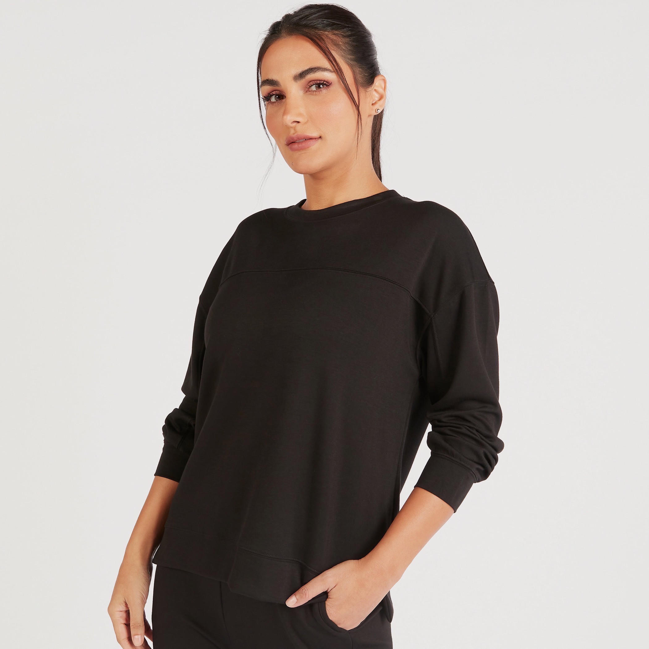 سويت شيرت سادة بياقة ضيّقة وأكمام طويلة-women-clothing-sportswearandactivewear-hoodiesandsweatshirts-image-5