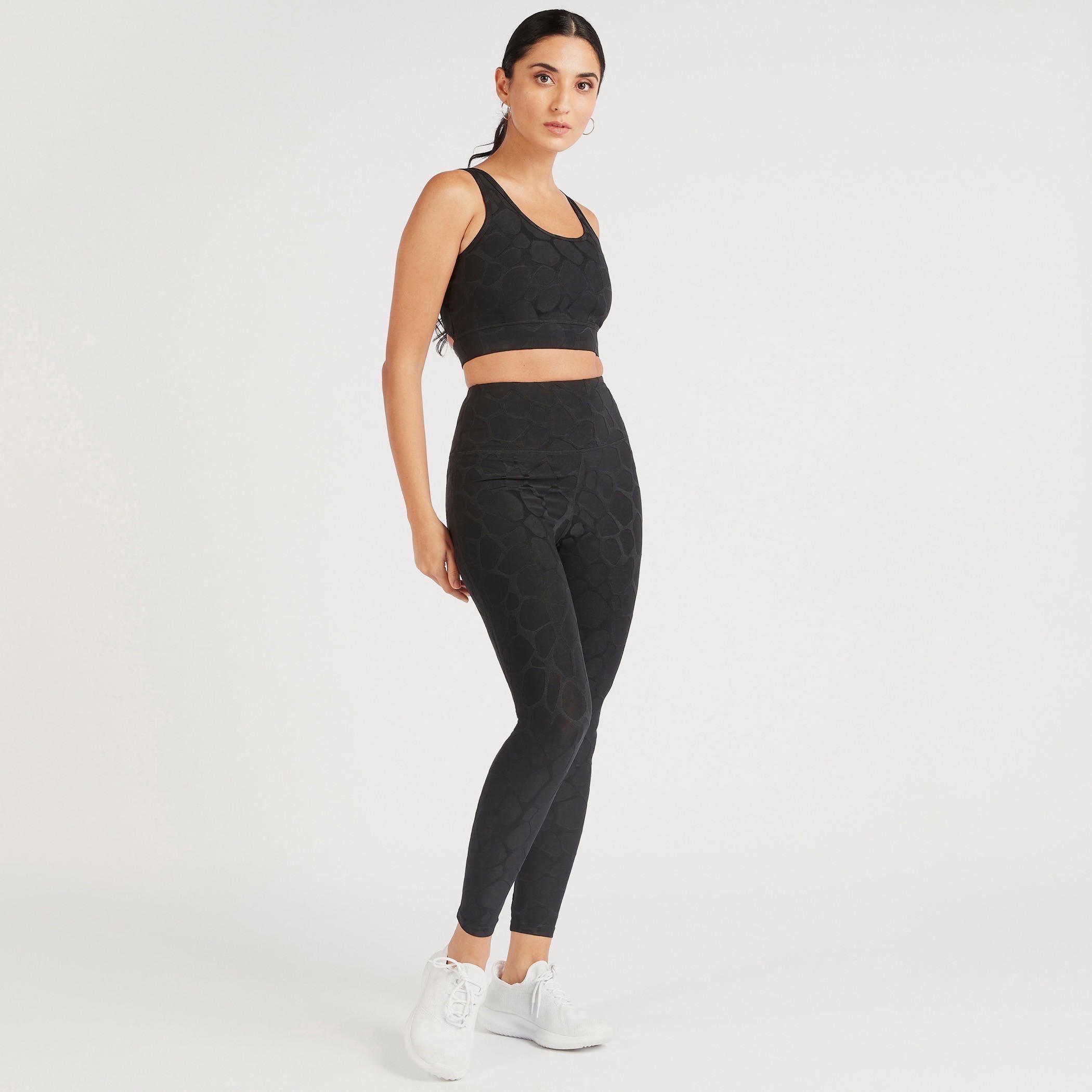 بنطلون ليقنز بارز الملمس بخصر مطّاطي-women-clothing-bottoms-leggings-image-2