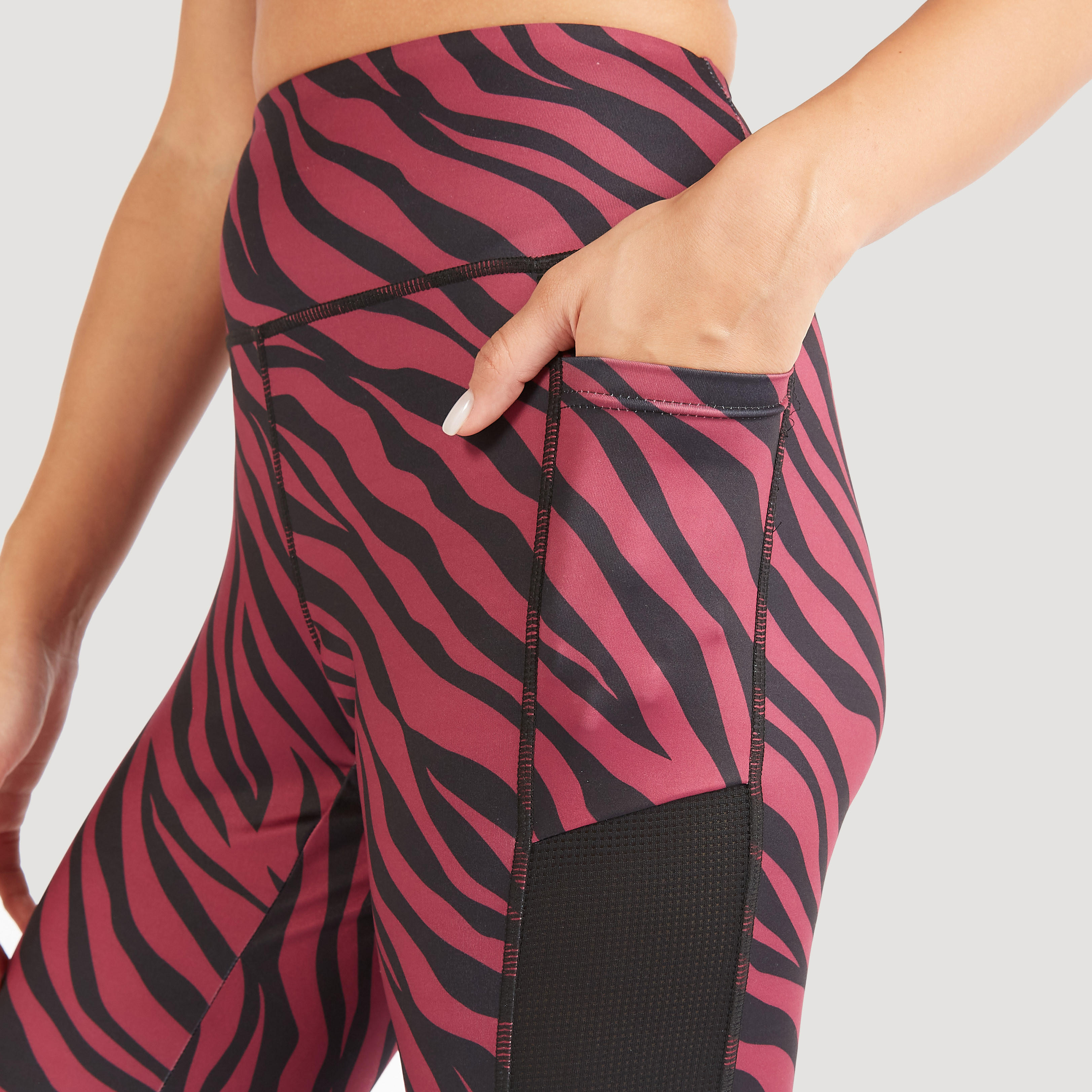 بنطلون ليقنز بخصر مطّاطي وجيوب وطبعات حيوانات-women-clothing-bottoms-leggings-image-3