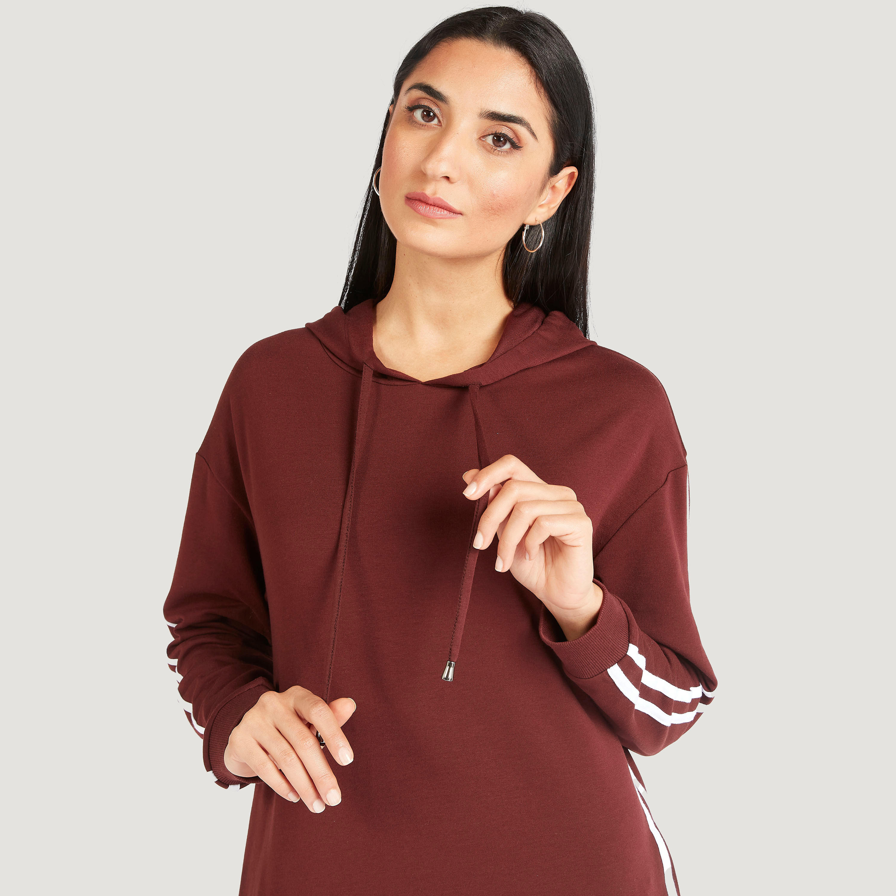 سويت شيرت بقبّعة وأكمام طويلة وطبعات-women-clothing-dresses-image-3