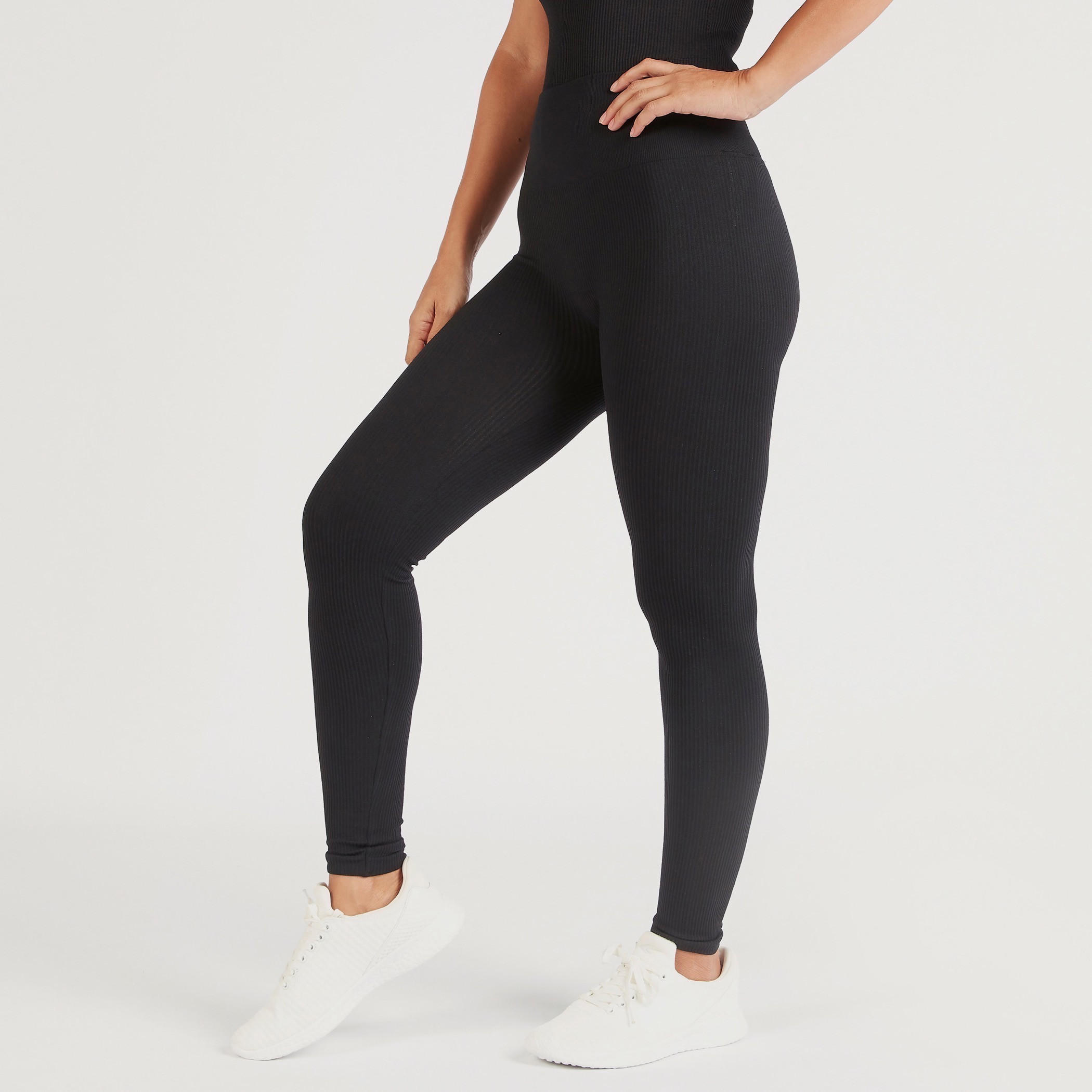 بنطلون ليقنز بارز الملمس بخصر مطاطي-women-clothing-bottoms-leggings-image-1