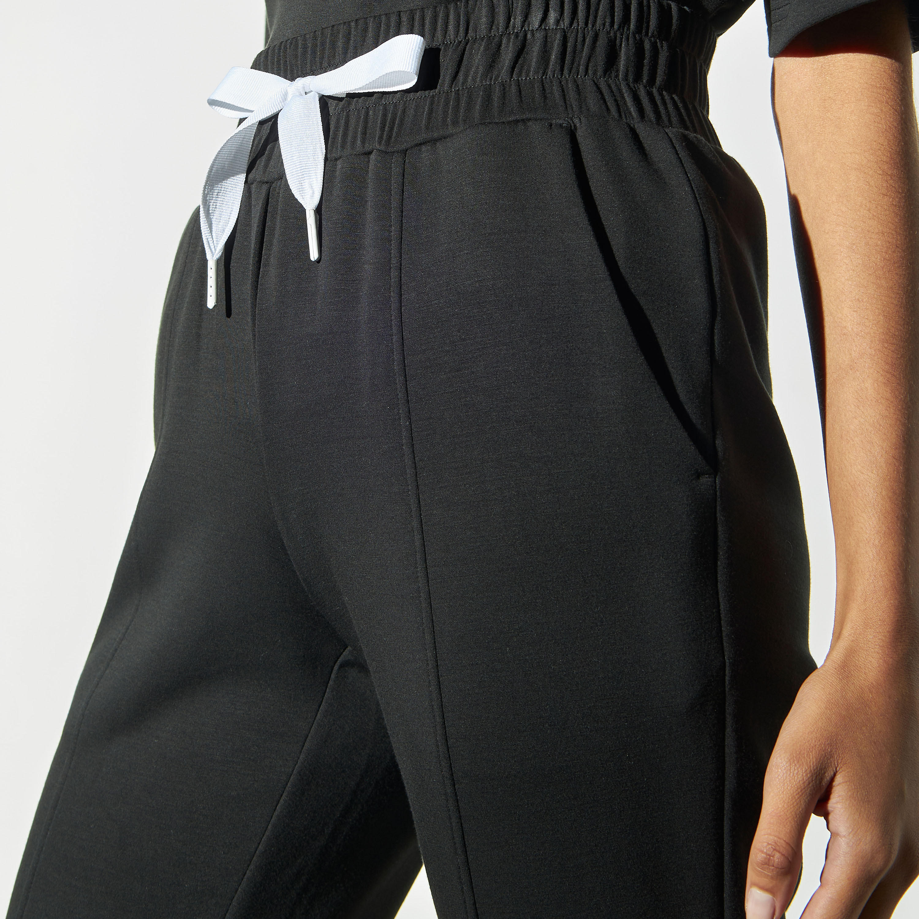 بنطلون رياضي منقوش برباط إغلاق وجيوب-women-clothing-bottoms-joggers-image-4