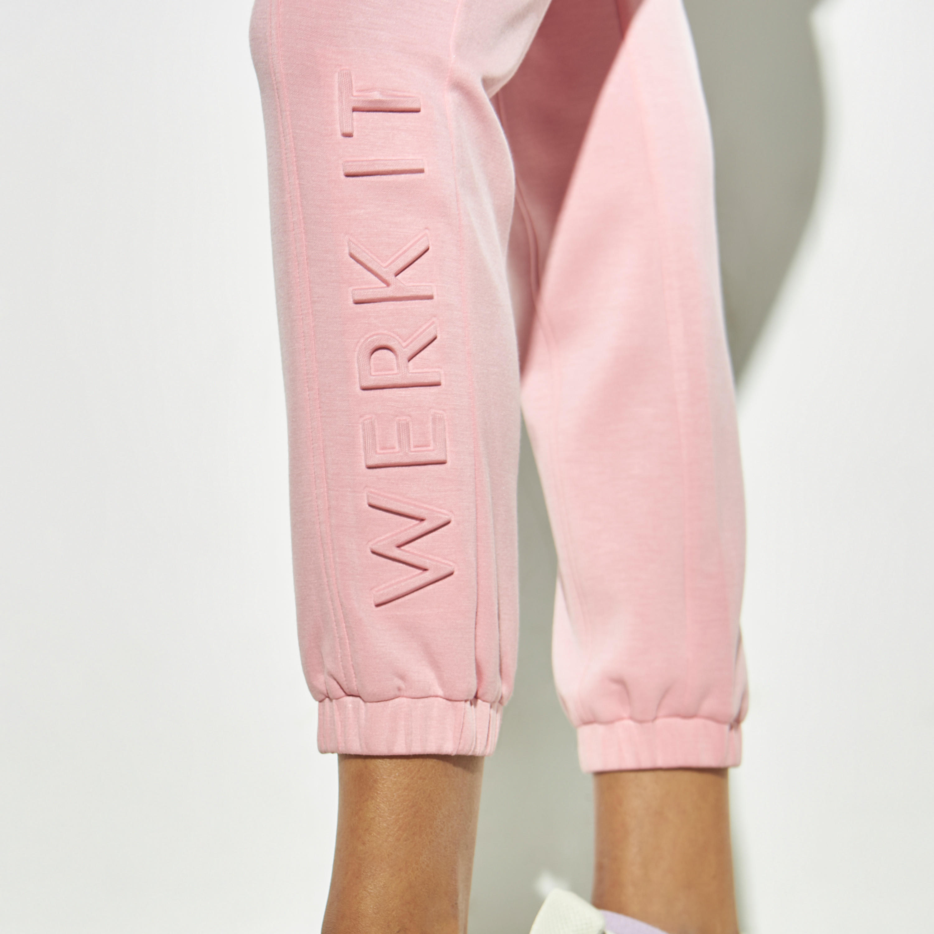 بنطلون رياضي منقوش برباط إغلاق وجيوب-women-clothing-bottoms-joggers-image-5