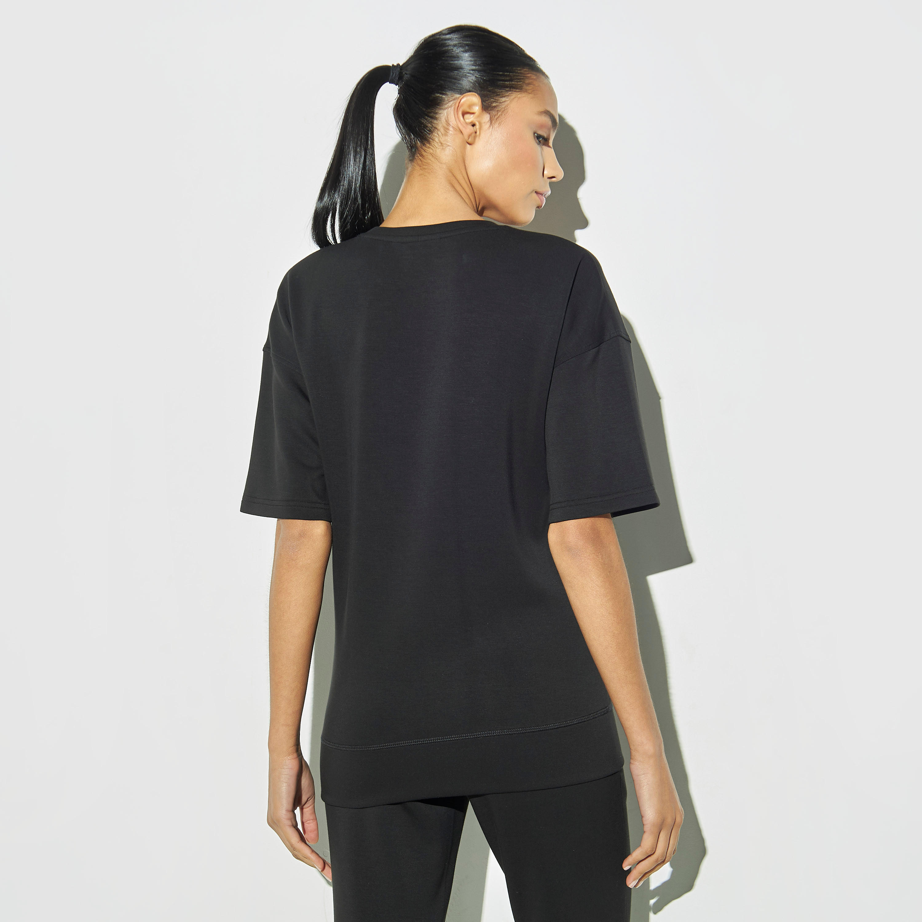 سويت شيرت منقوش بأكمام قصيرة-women-clothing-sportswearandactivewear-hoodiesandsweatshirts-image-3