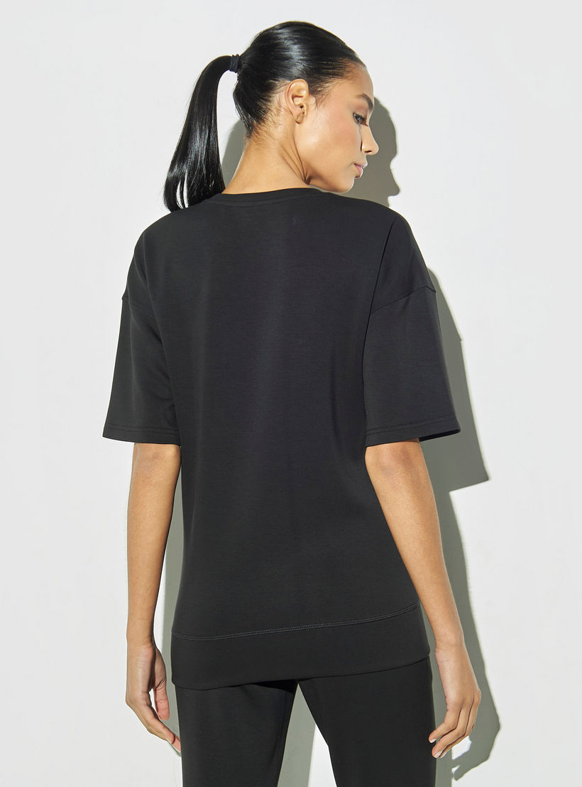 سويت شيرت منقوش بأكمام قصيرة-women-clothing-sportswearandactivewear-hoodiesandsweatshirts-image-3