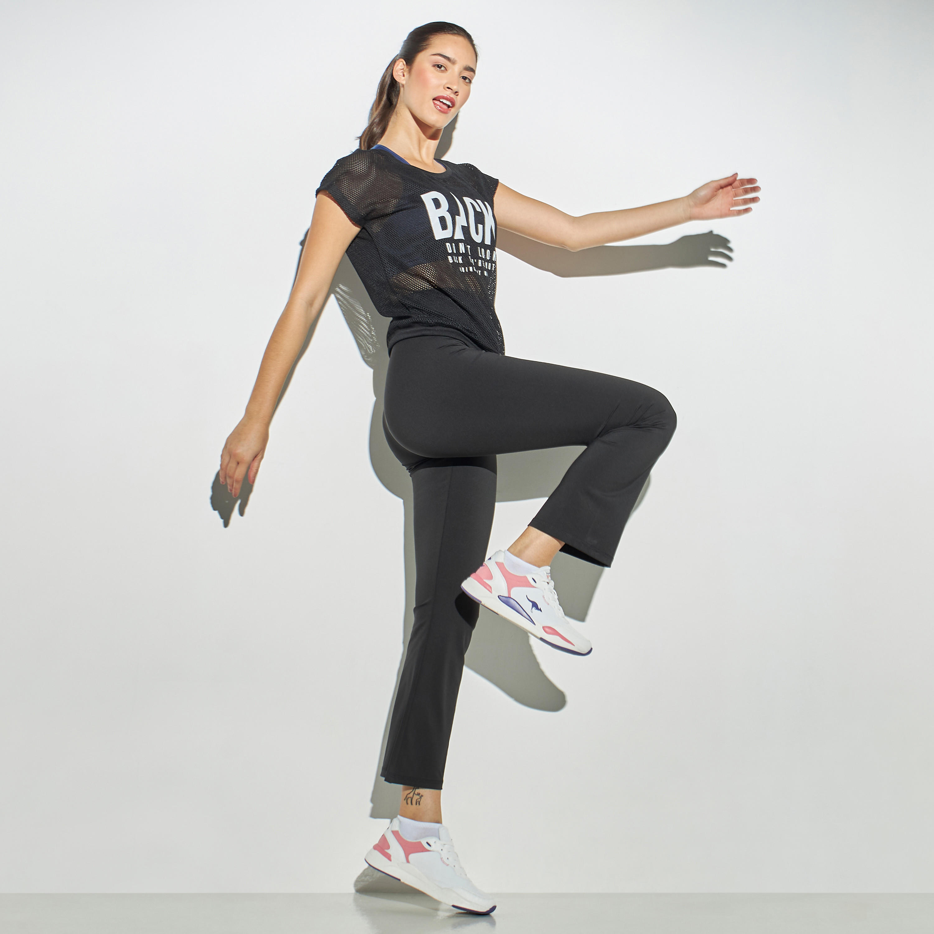 تيشيرت مزين بطبعات-women-clothing-sportswearandactivewear-tshirtsandvests-image-2