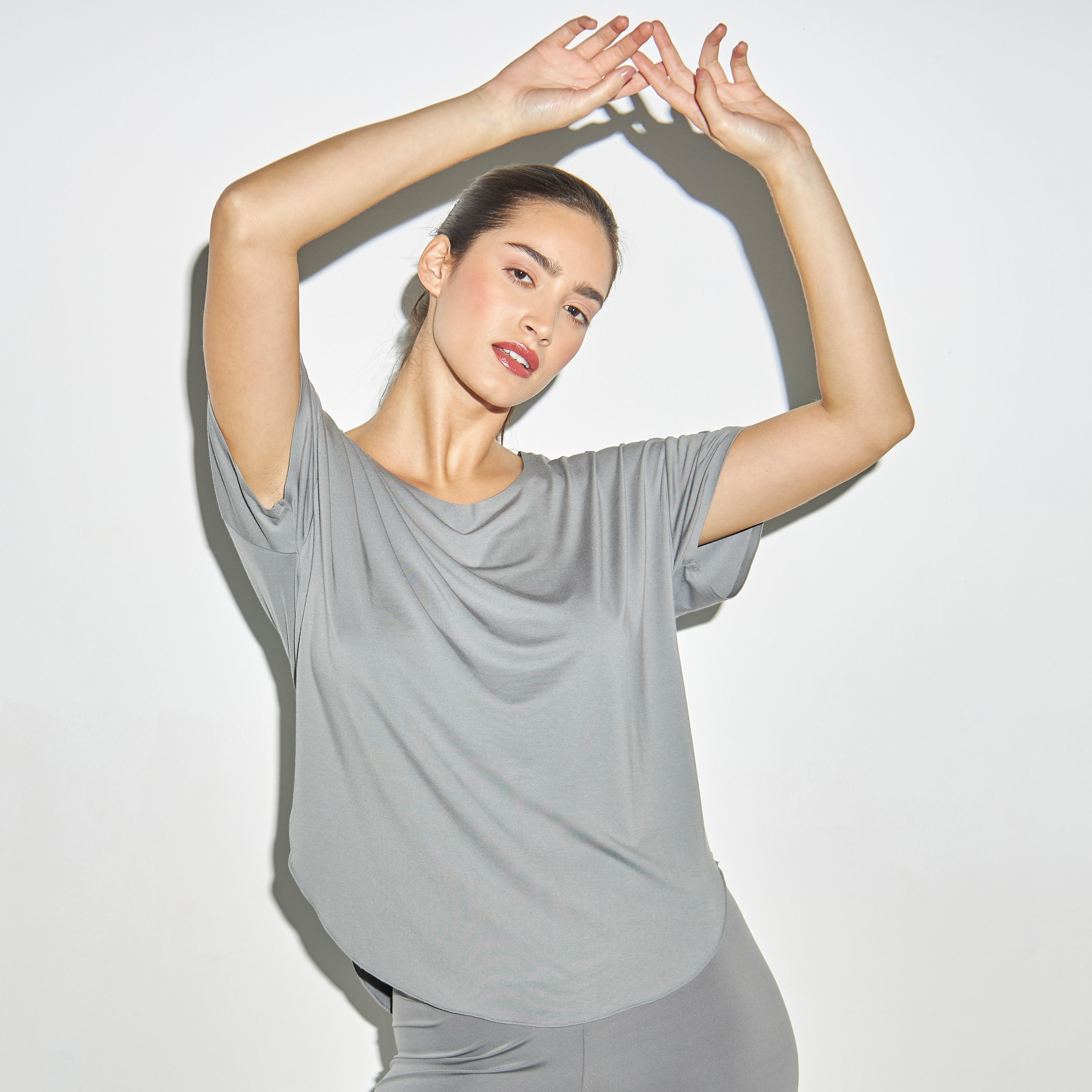 تيشيرت سادة برقبة مستديرة وأكمام قصيرة-women-clothing-sportswearandactivewear-tshirtsandvests-image-1