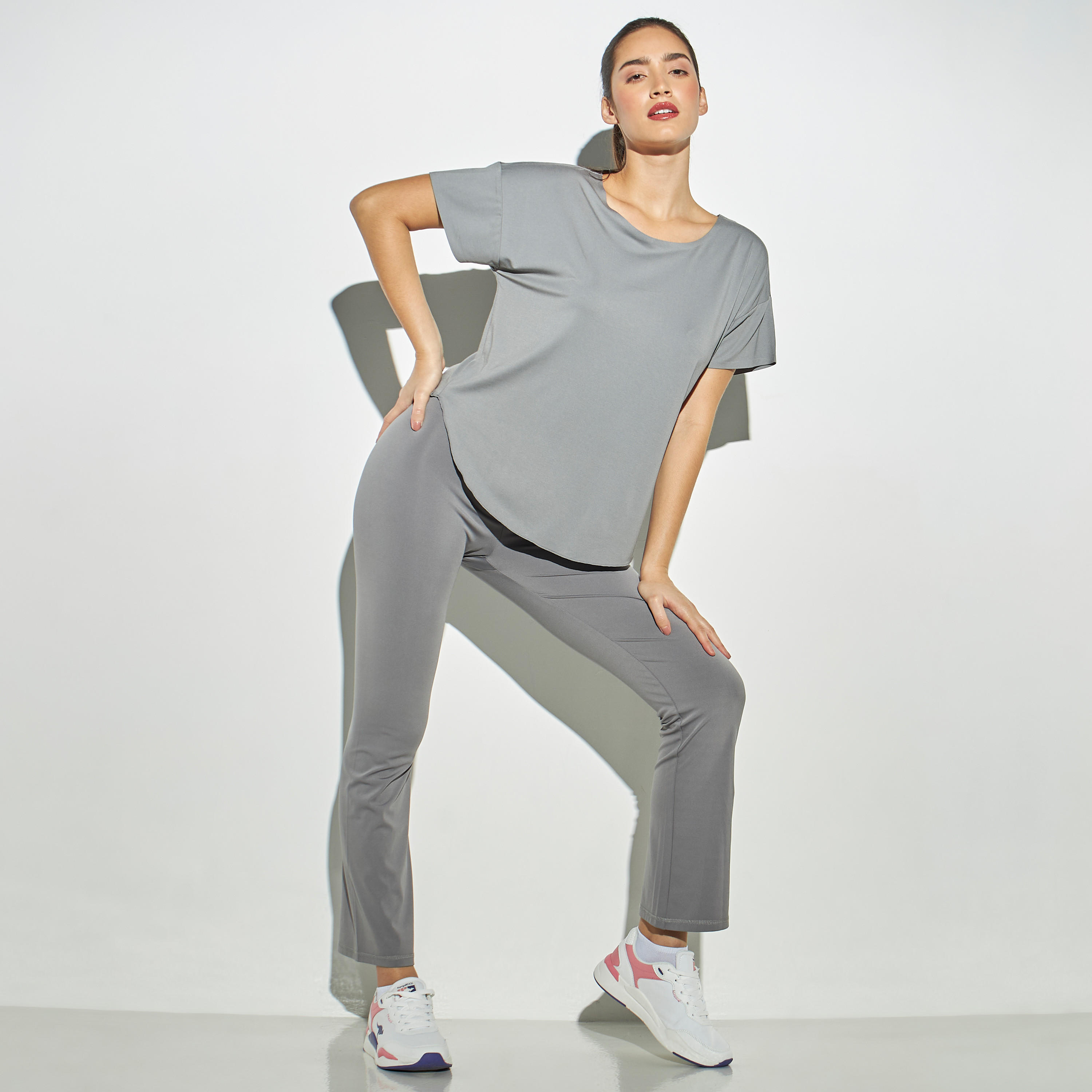 تيشيرت سادة برقبة مستديرة وأكمام قصيرة-women-clothing-sportswearandactivewear-tshirtsandvests-image-2