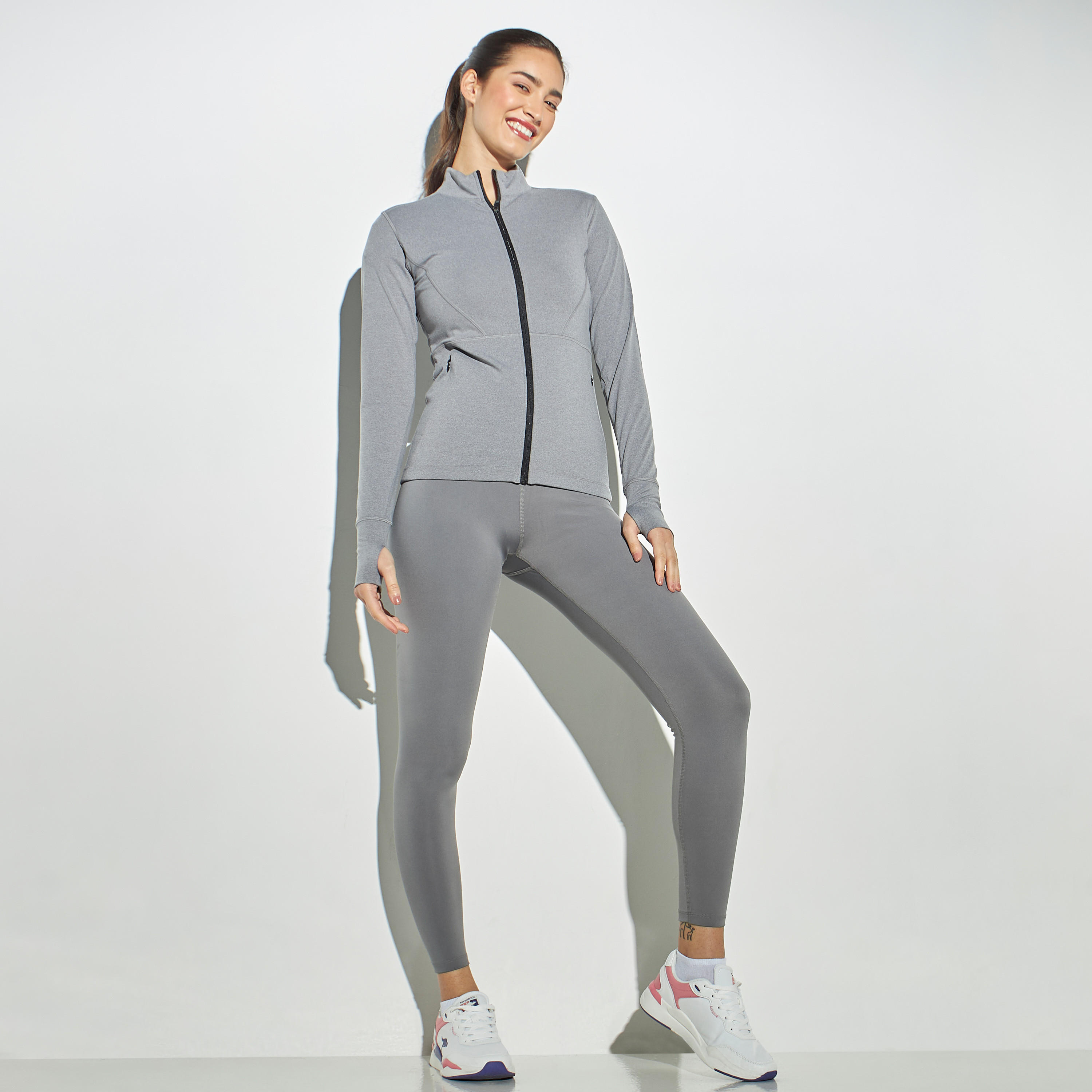 جاكيت بسحّاب وأكمام طويلة وجيوب-women-clothing-sportswearandactivewear-coatsandjackets-jackets-image-2