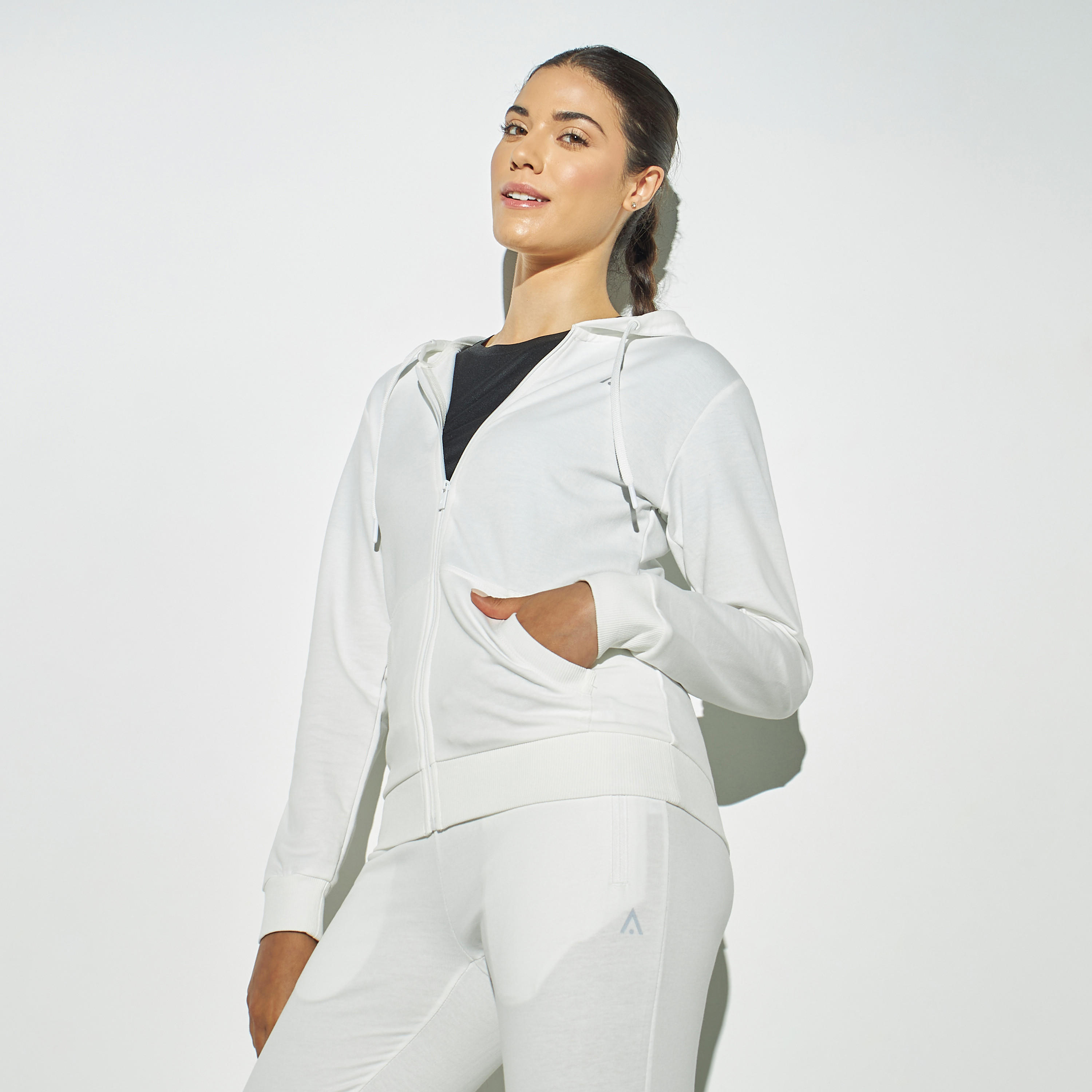 هودي سادة بسحاب وجيب كنغر-women-clothing-sportswearandactivewear-hoodiesandsweatshirts-image-1