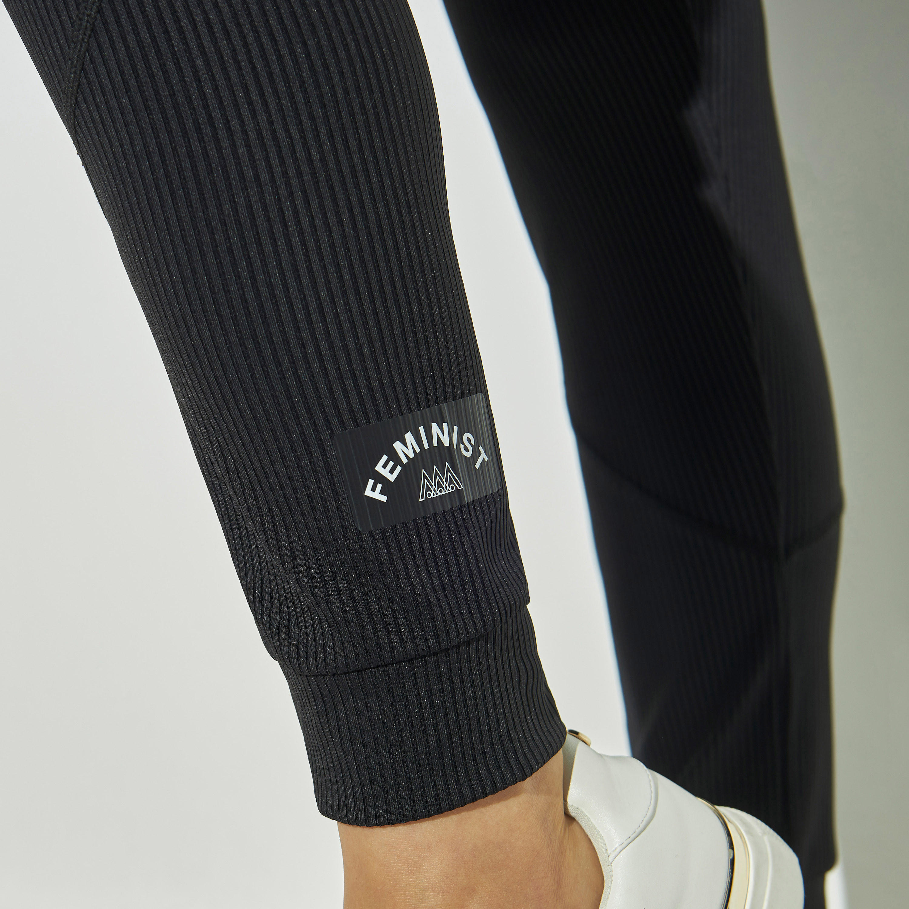 بنطلون رياضي مضلّع برباط إغلاق وجيوب-women-clothing-bottoms-joggers-image-5