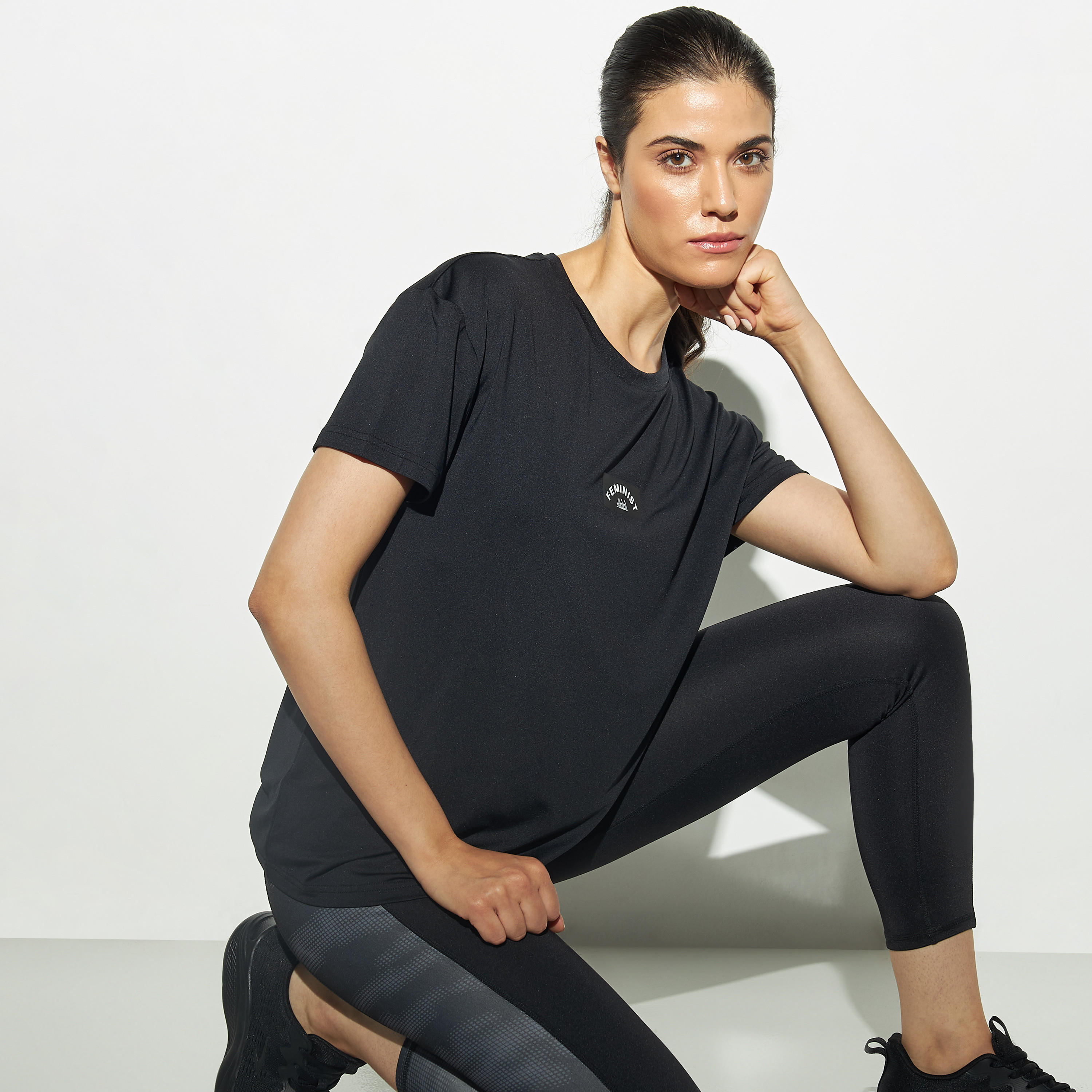 تيشيرت بياقة مستديرة وأكمام قصيرة وطبعات-women-clothing-sportswearandactivewear-tshirtsandvests-image-1
