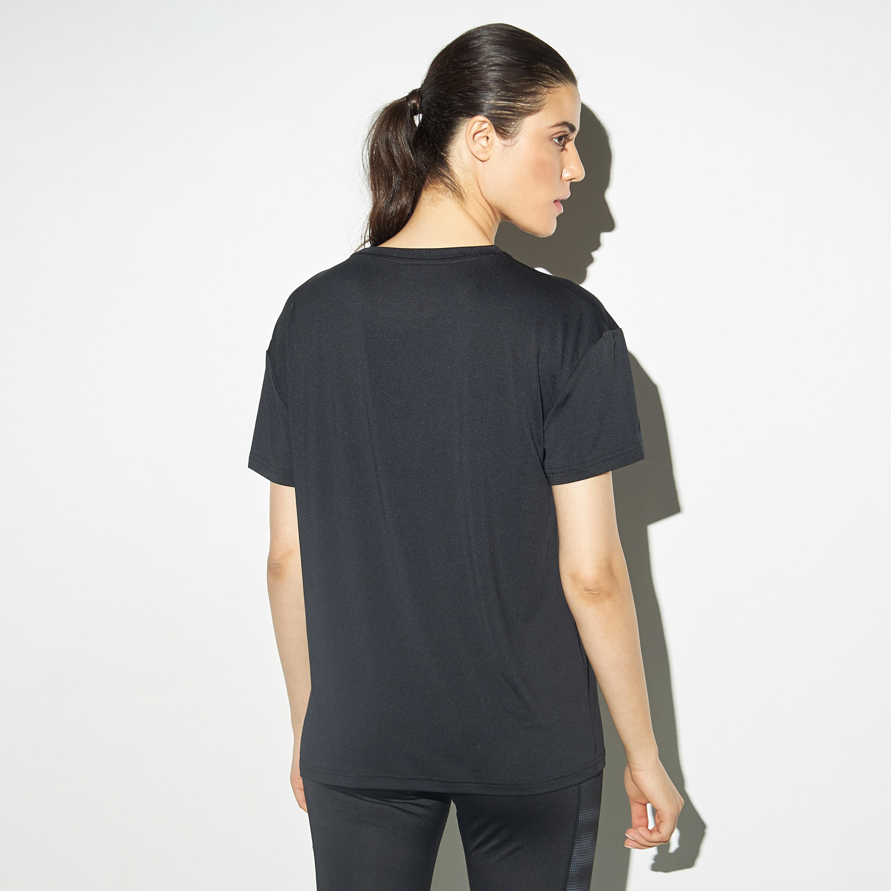 تيشيرت بياقة مستديرة وأكمام قصيرة وطبعات-women-clothing-sportswearandactivewear-tshirtsandvests-image-3