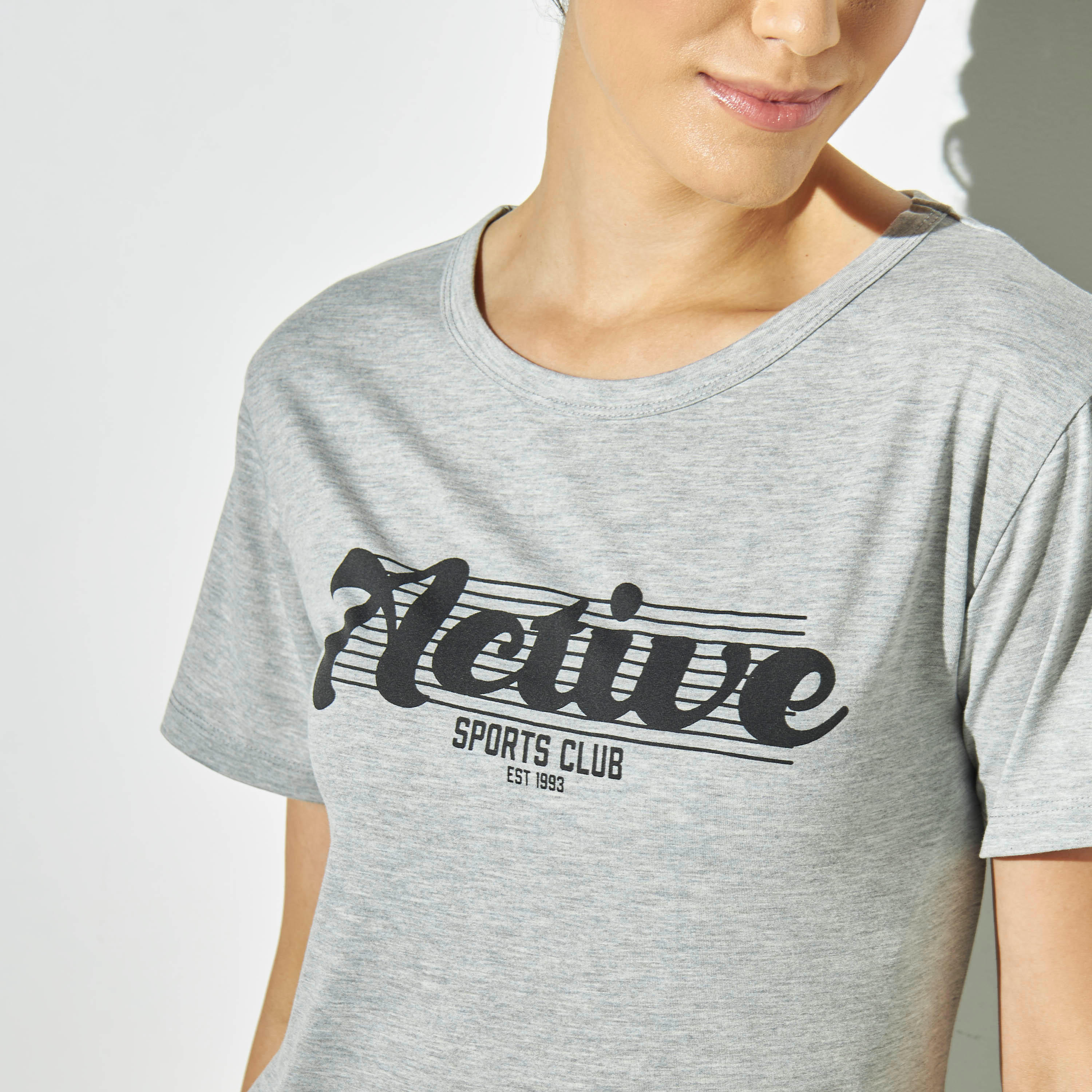 تيشيرت بياقة مستديرة وأكمام قصيرة وطبعات-women-clothing-sportswearandactivewear-tshirtsandvests-image-4