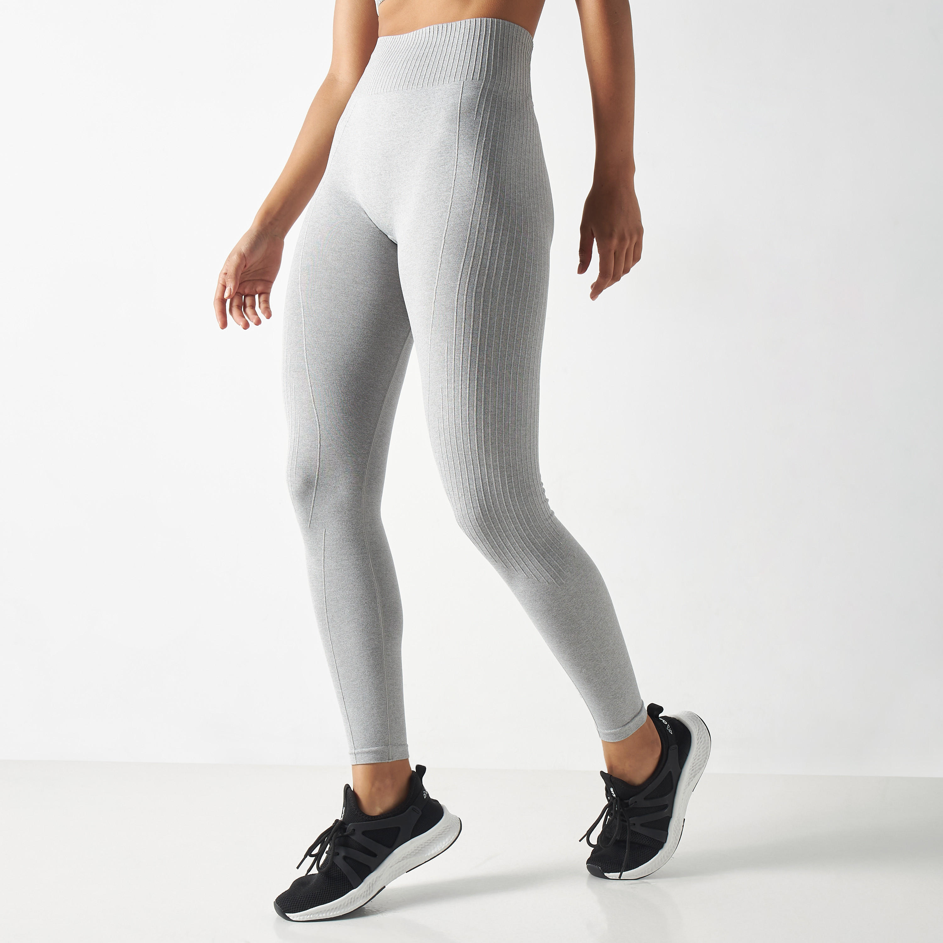 بنطلون ليقنز مضّلع بخصر مطّاطي-women-clothing-bottoms-leggings-image-1