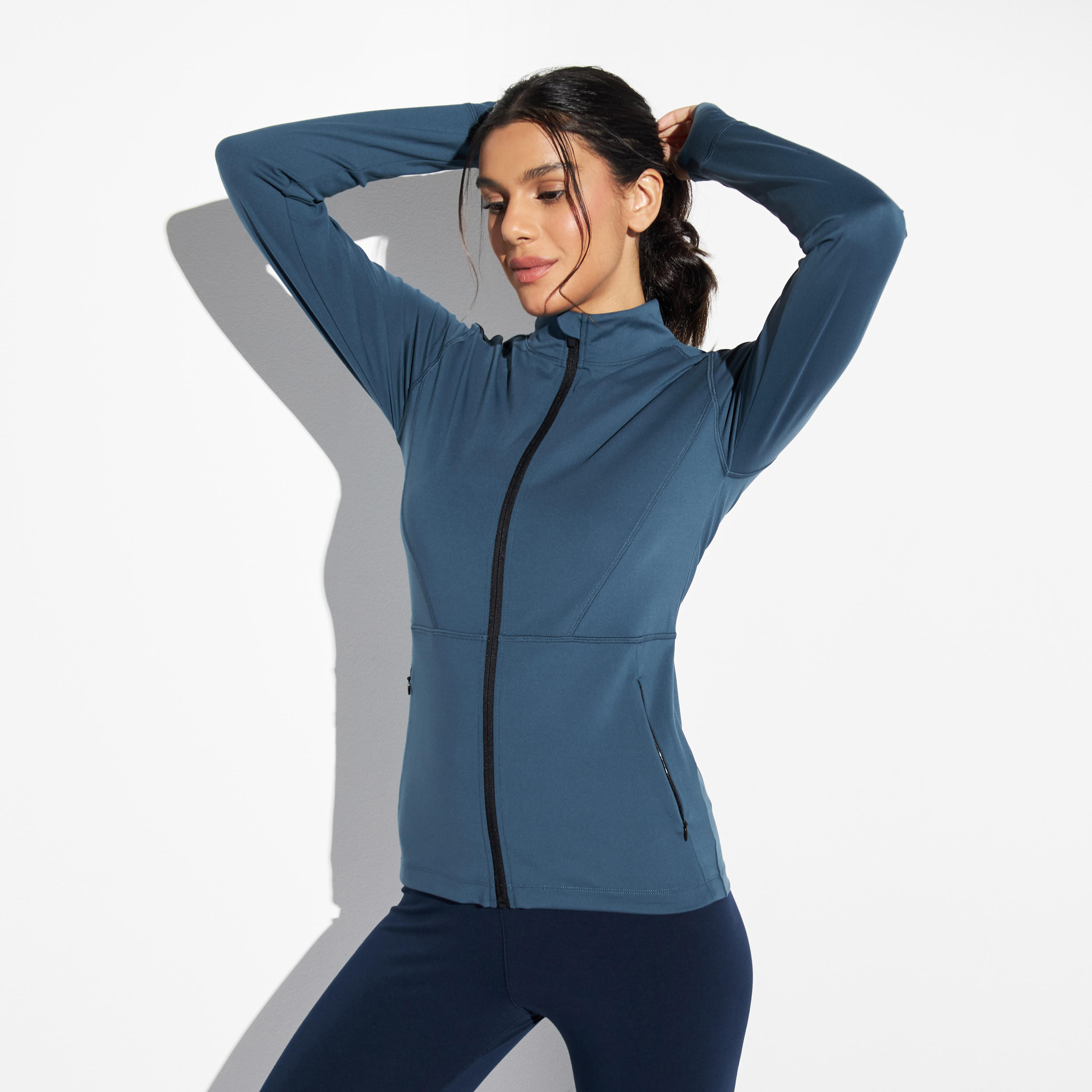 جاكيت بياقة عالية وسحاب بجيوب-women-clothing-sportswearandactivewear-coatsandjackets-jackets-image-4