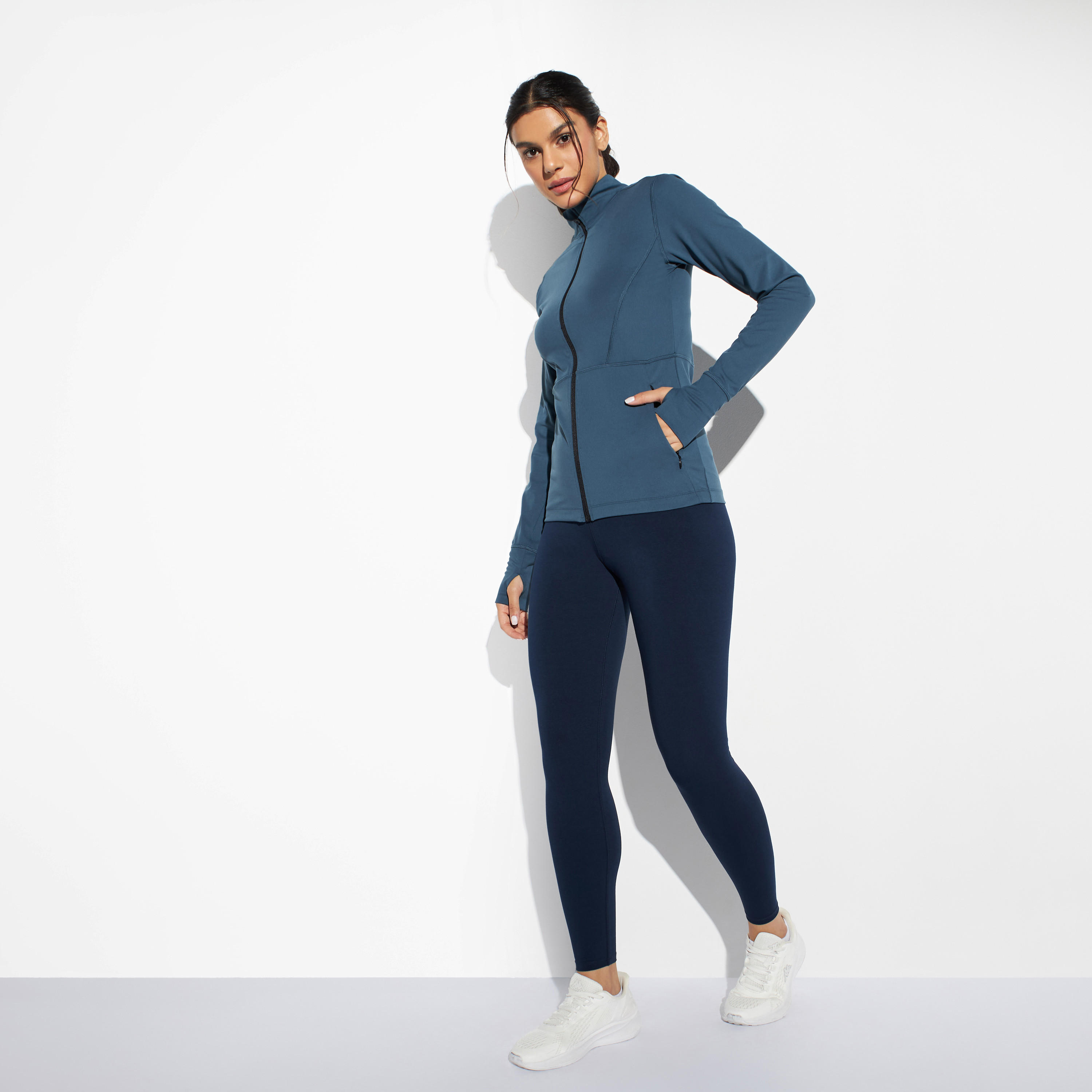 جاكيت بياقة عالية وسحاب بجيوب-women-clothing-sportswearandactivewear-coatsandjackets-jackets-image-3